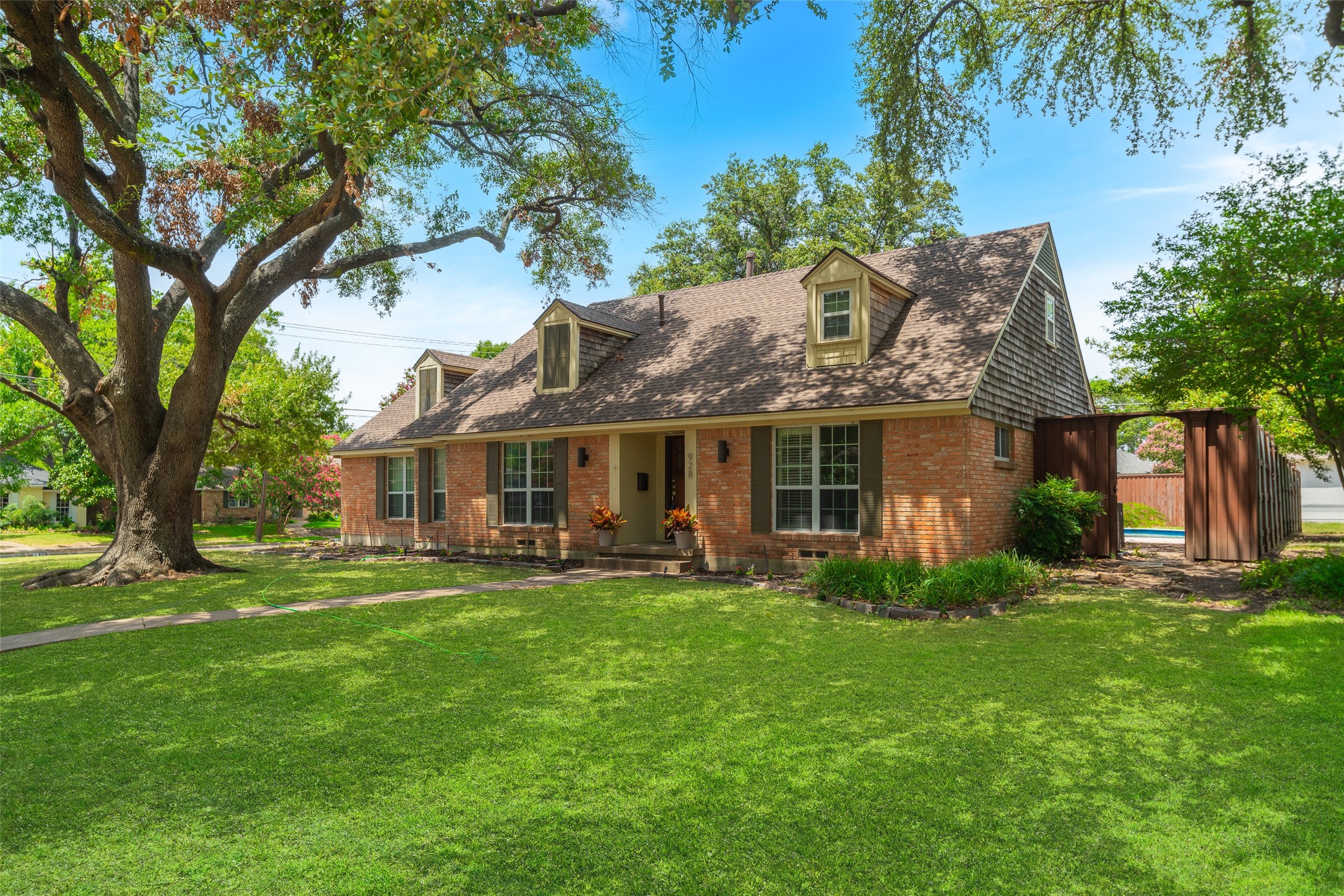 928 Teakwood Drive