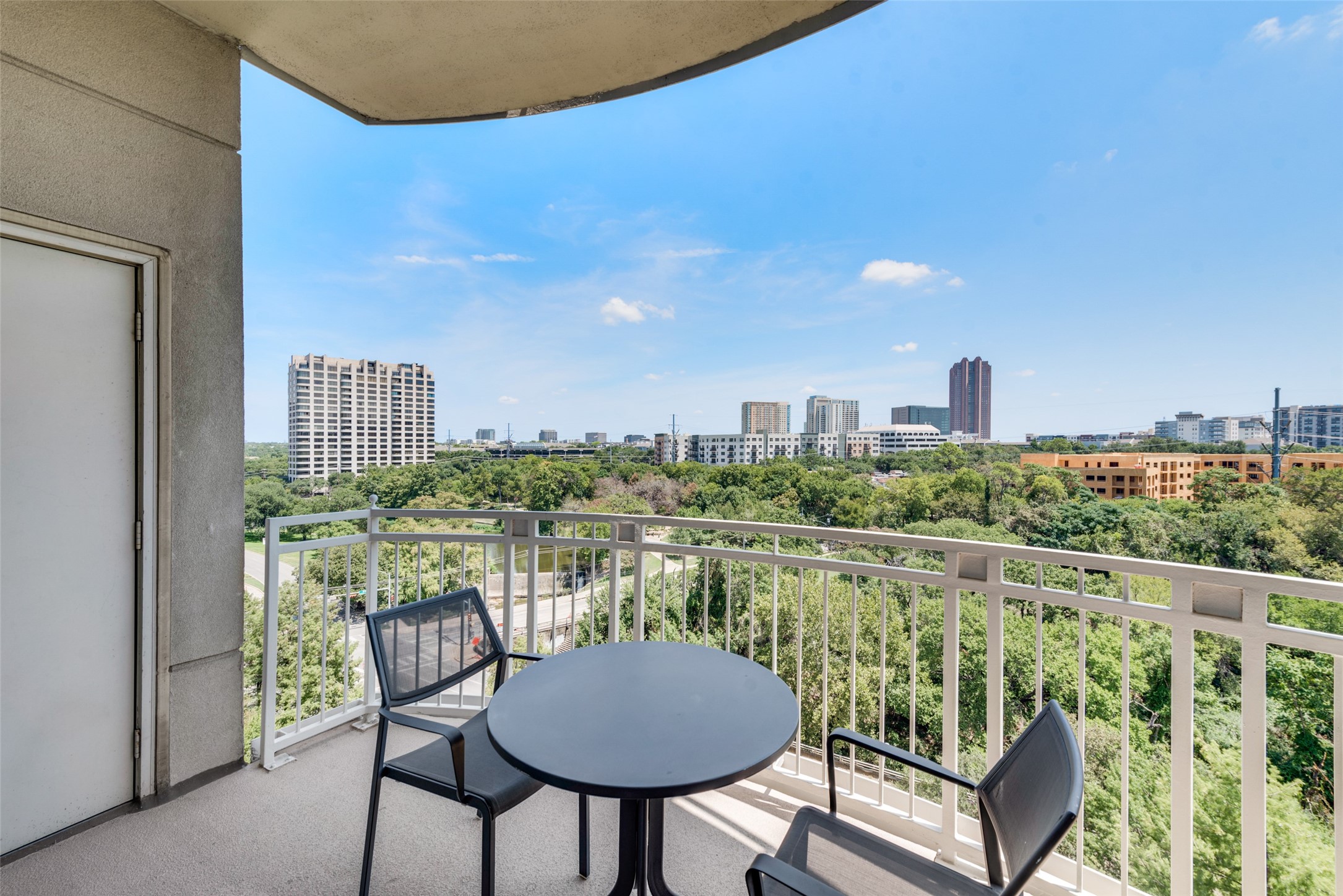 3225 Turtle Creek Boulevard 901