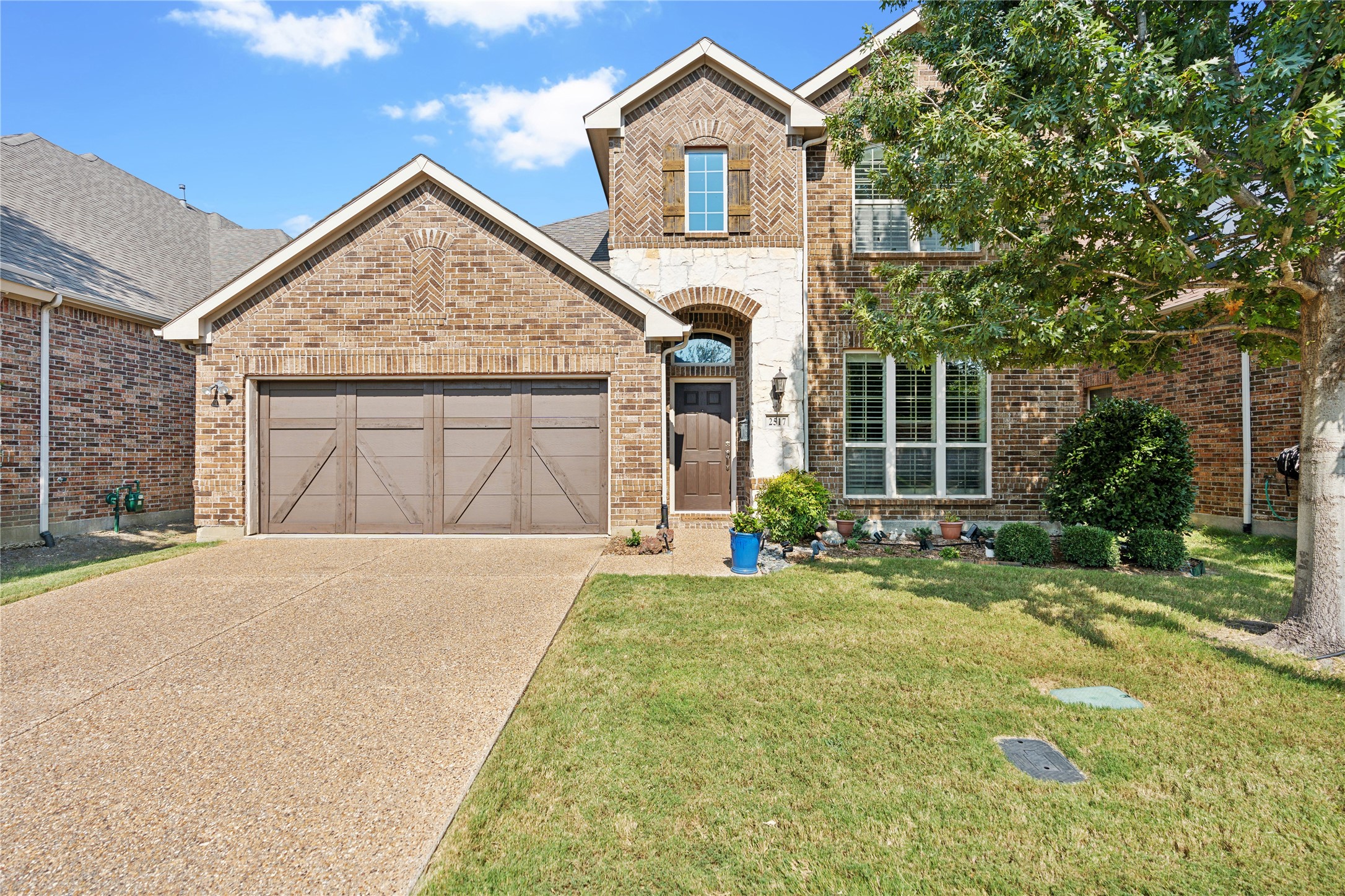 2517 Louis Lane
