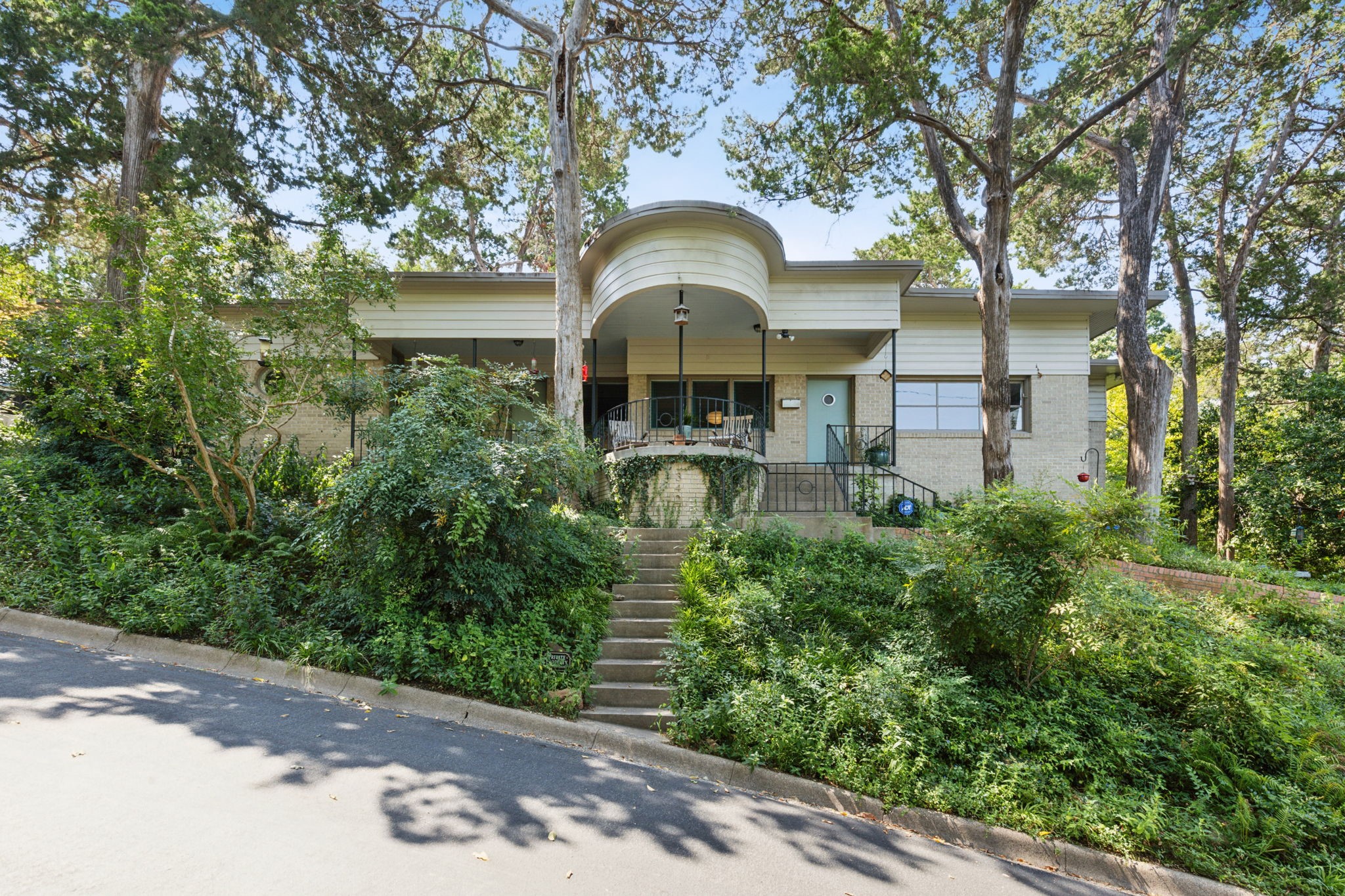 1342 Cedar Hill Avenue