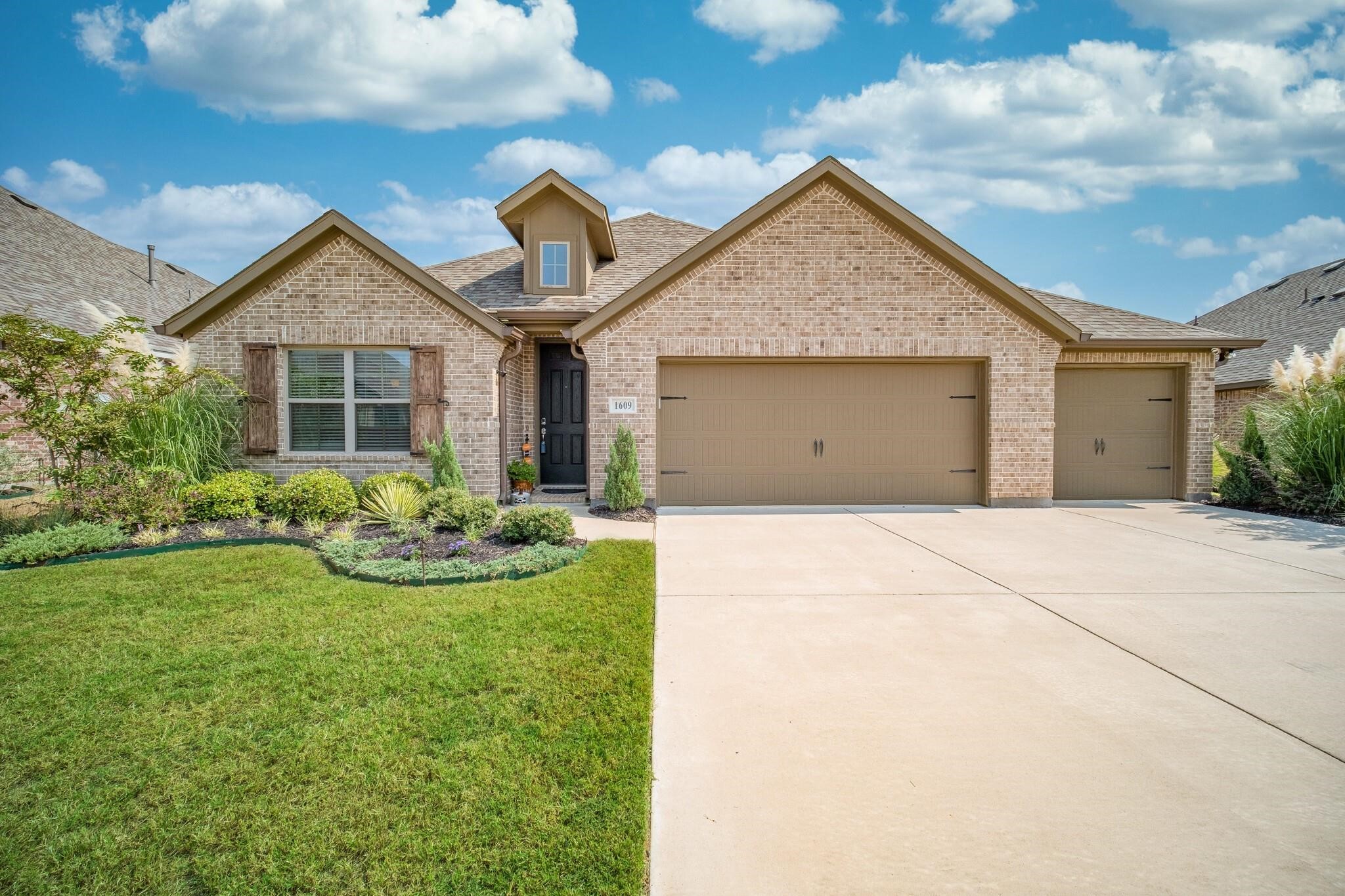1609 Angus Drive
