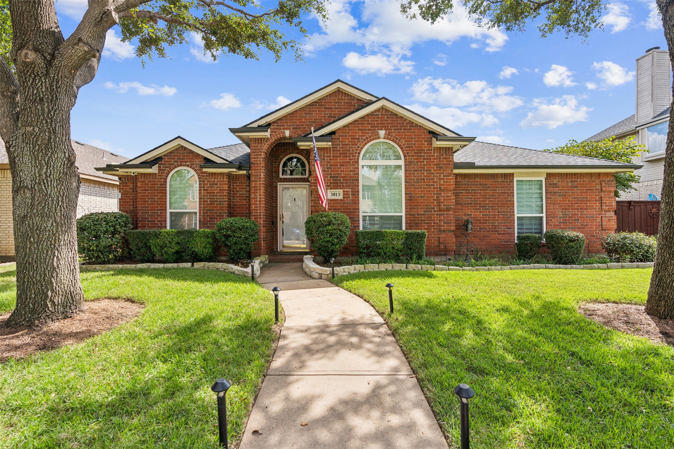 3813 Red Oak Trail
