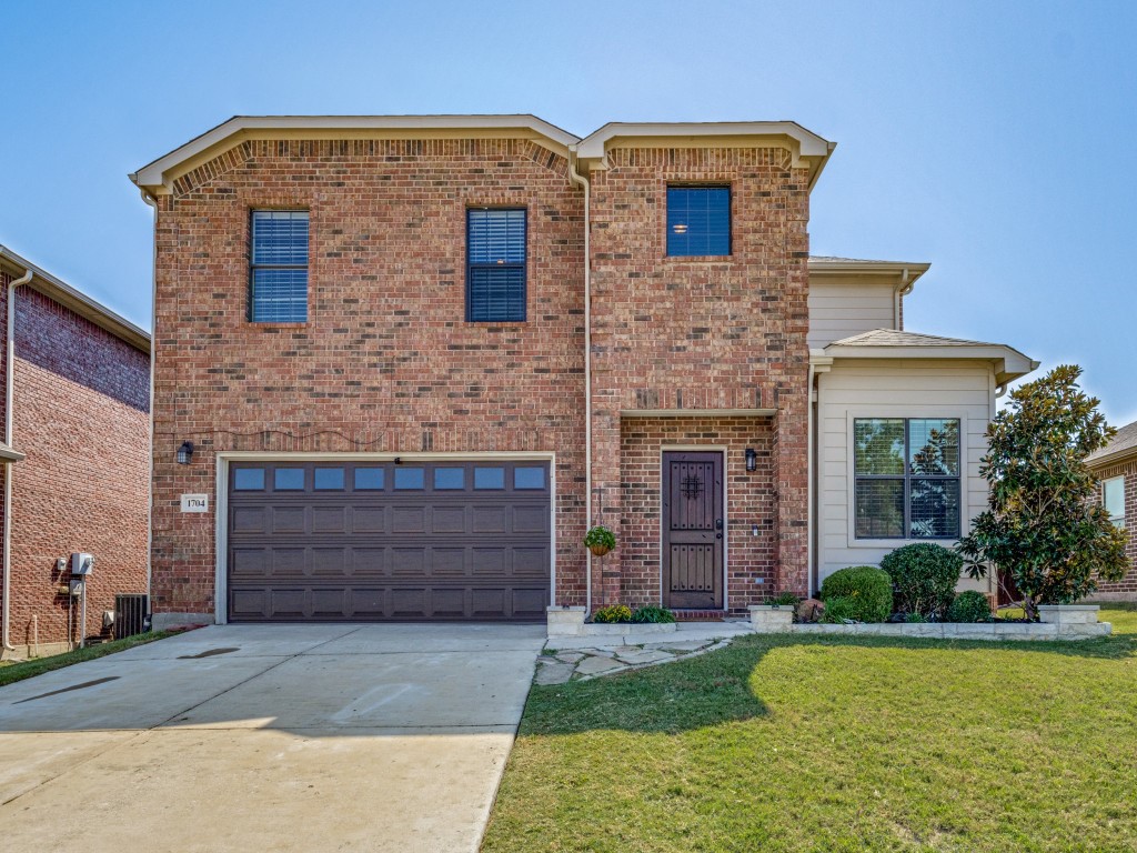 1704 Summit Hill