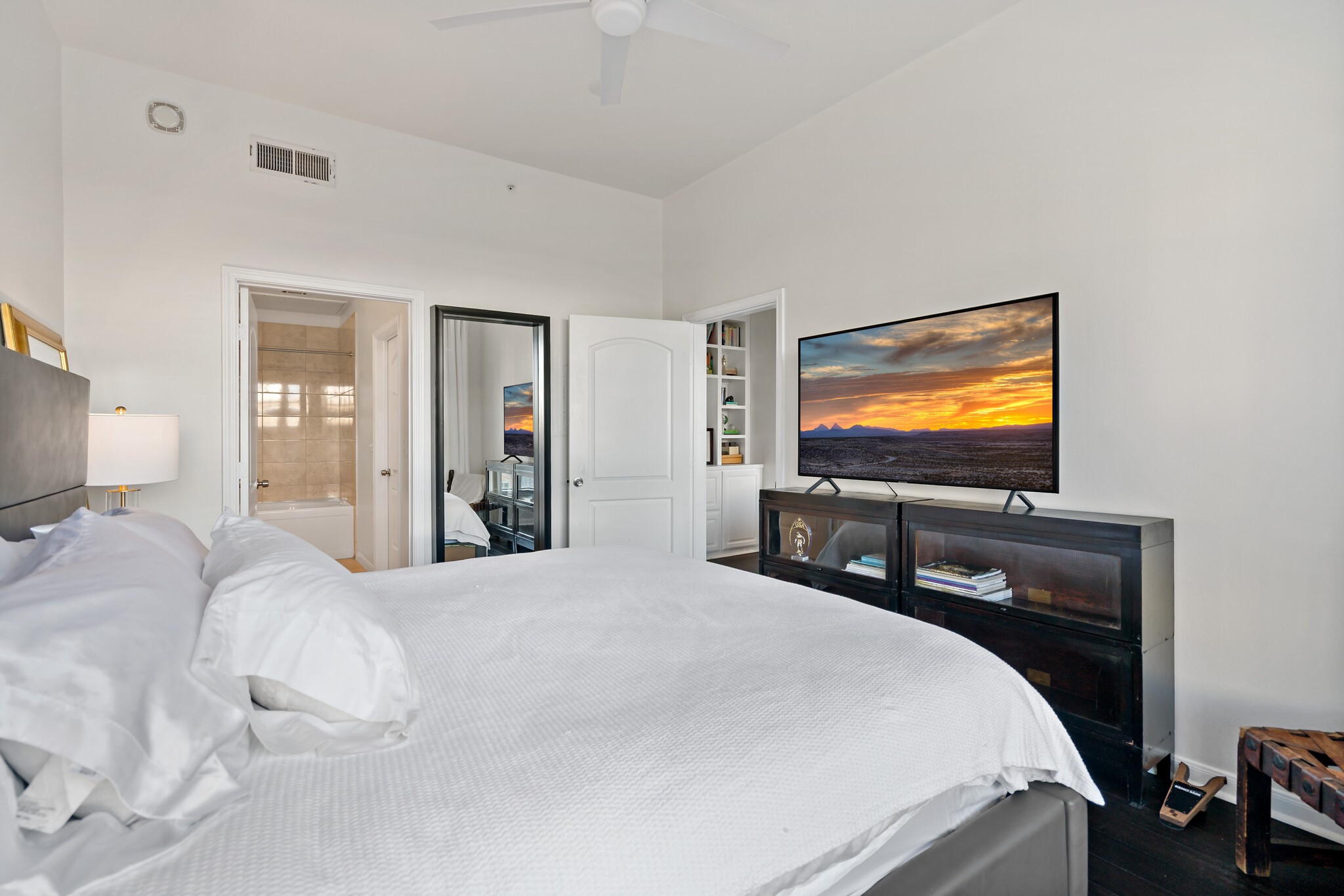 3225 Turtle Creek Boulevard 842