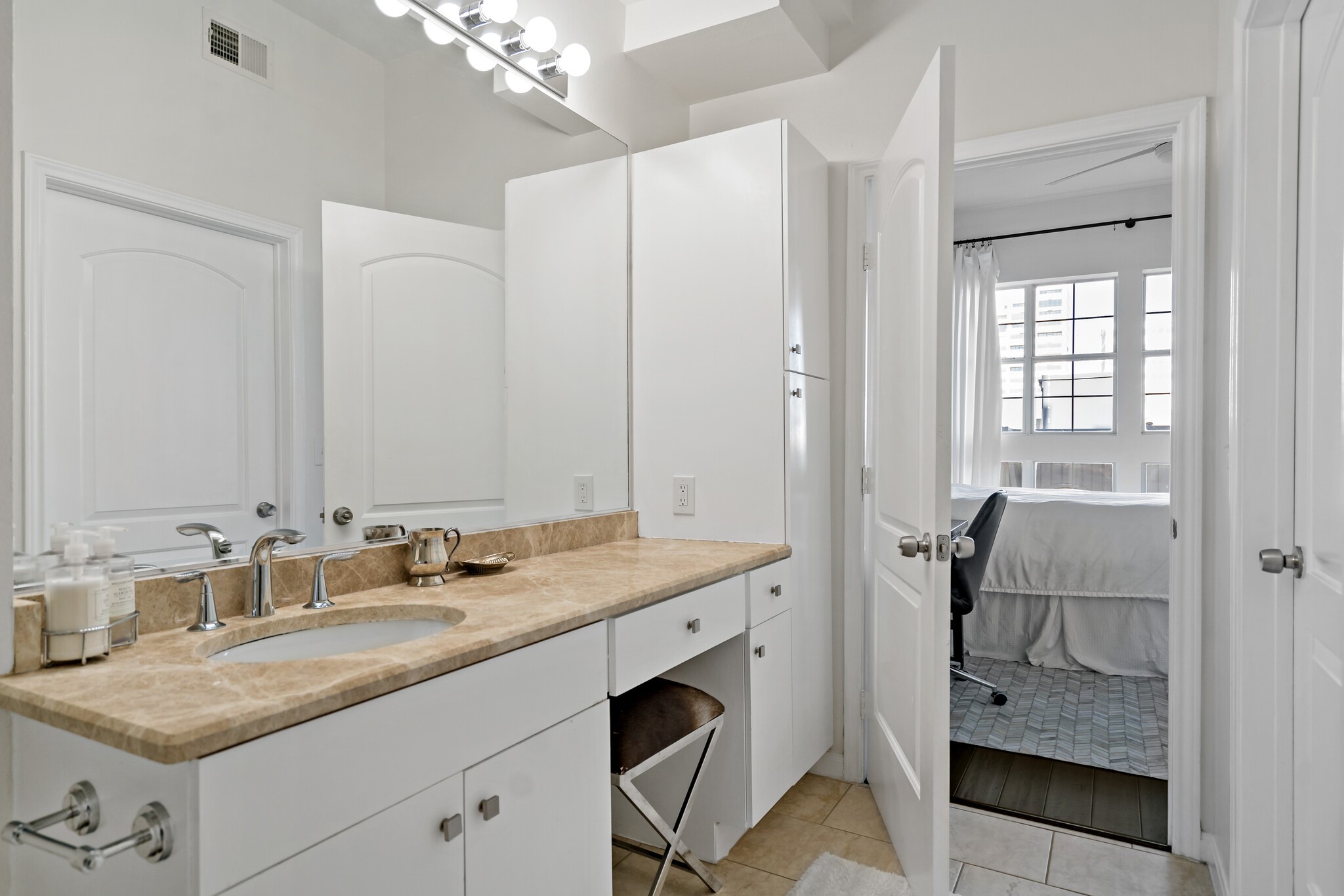 3225 Turtle Creek Boulevard 842