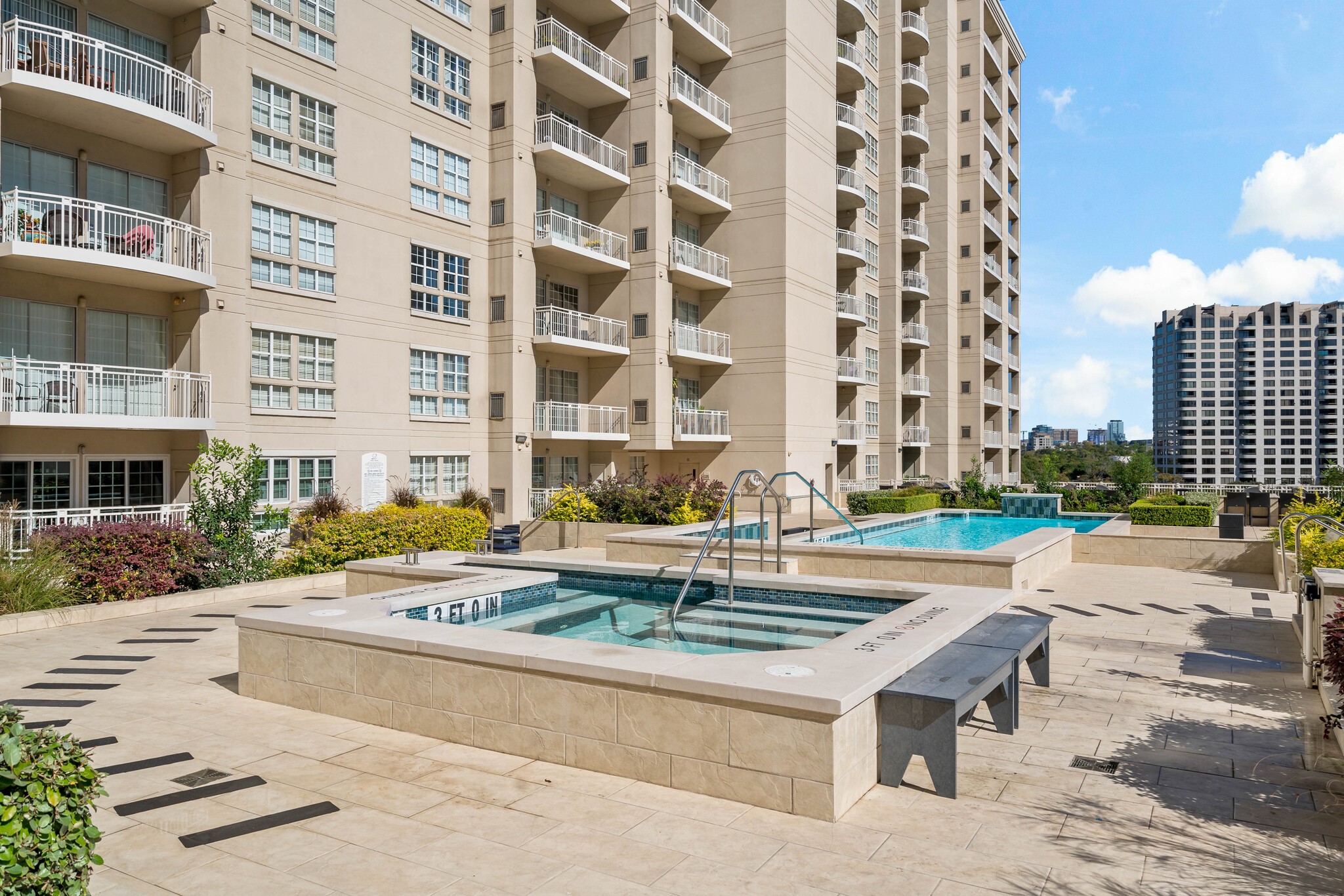3225 Turtle Creek Boulevard 842