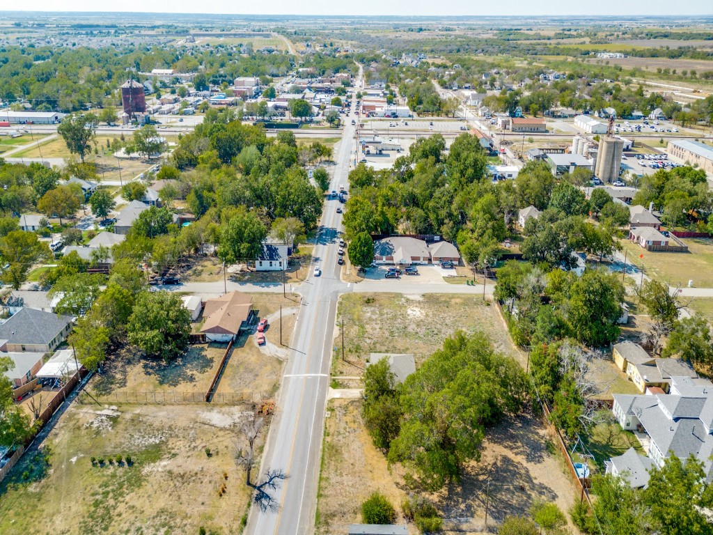 408 E Pecan