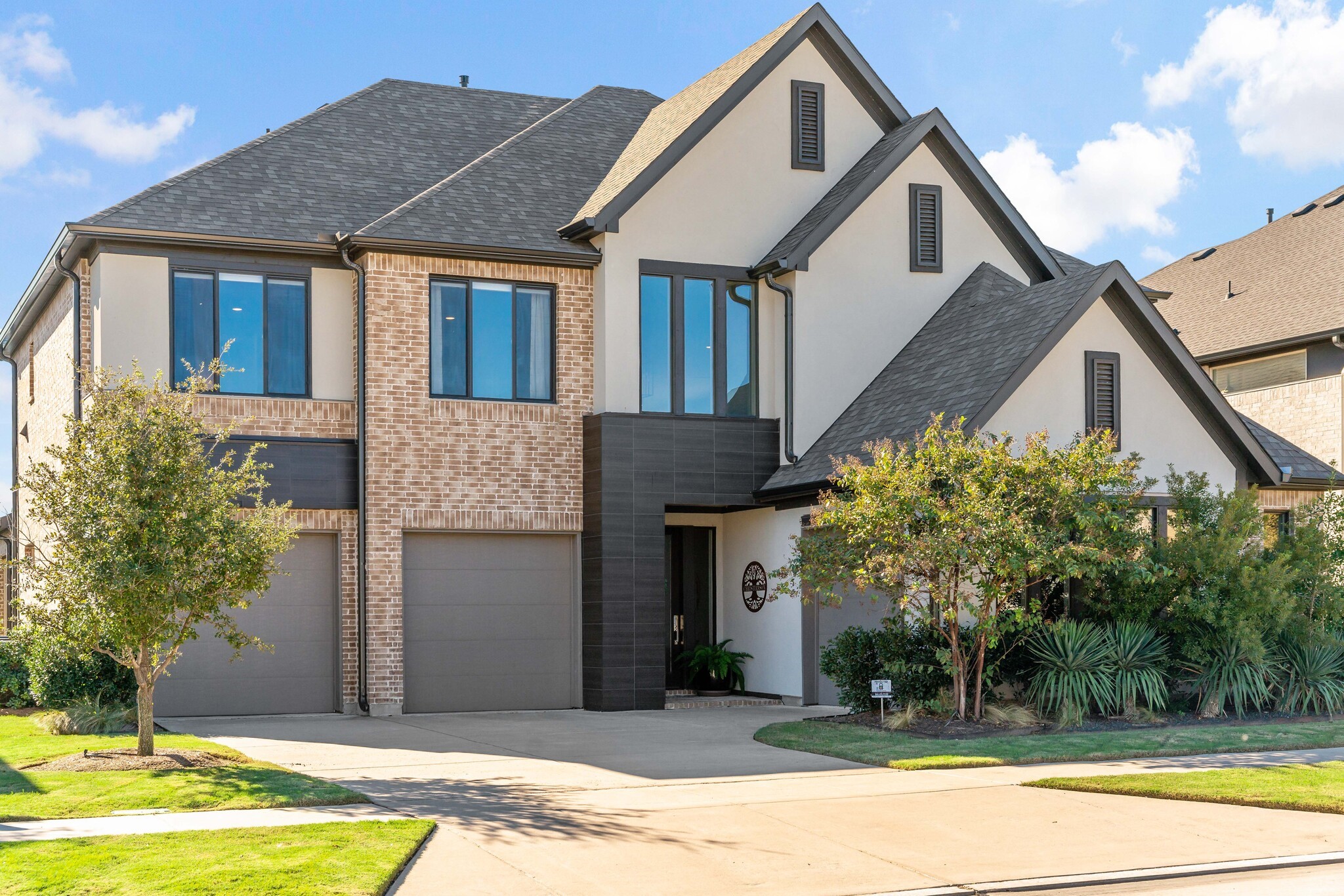 4111 Woodbine Lane