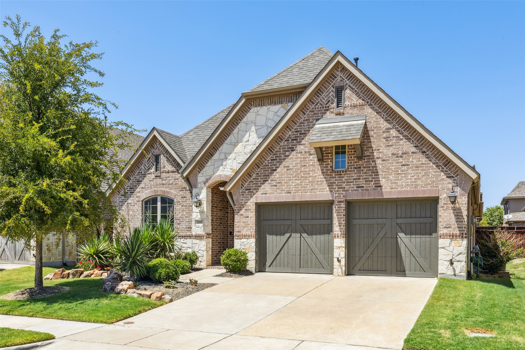 3009 Avondale