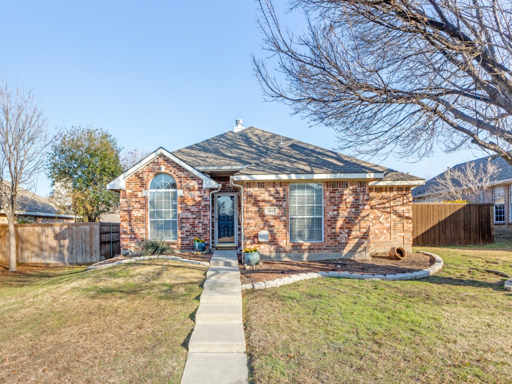 10040 Buckingham Lane