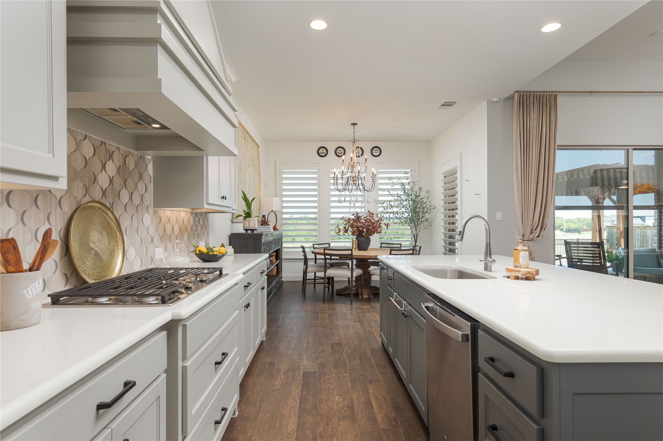 2711 Meadowbrook Boulevard