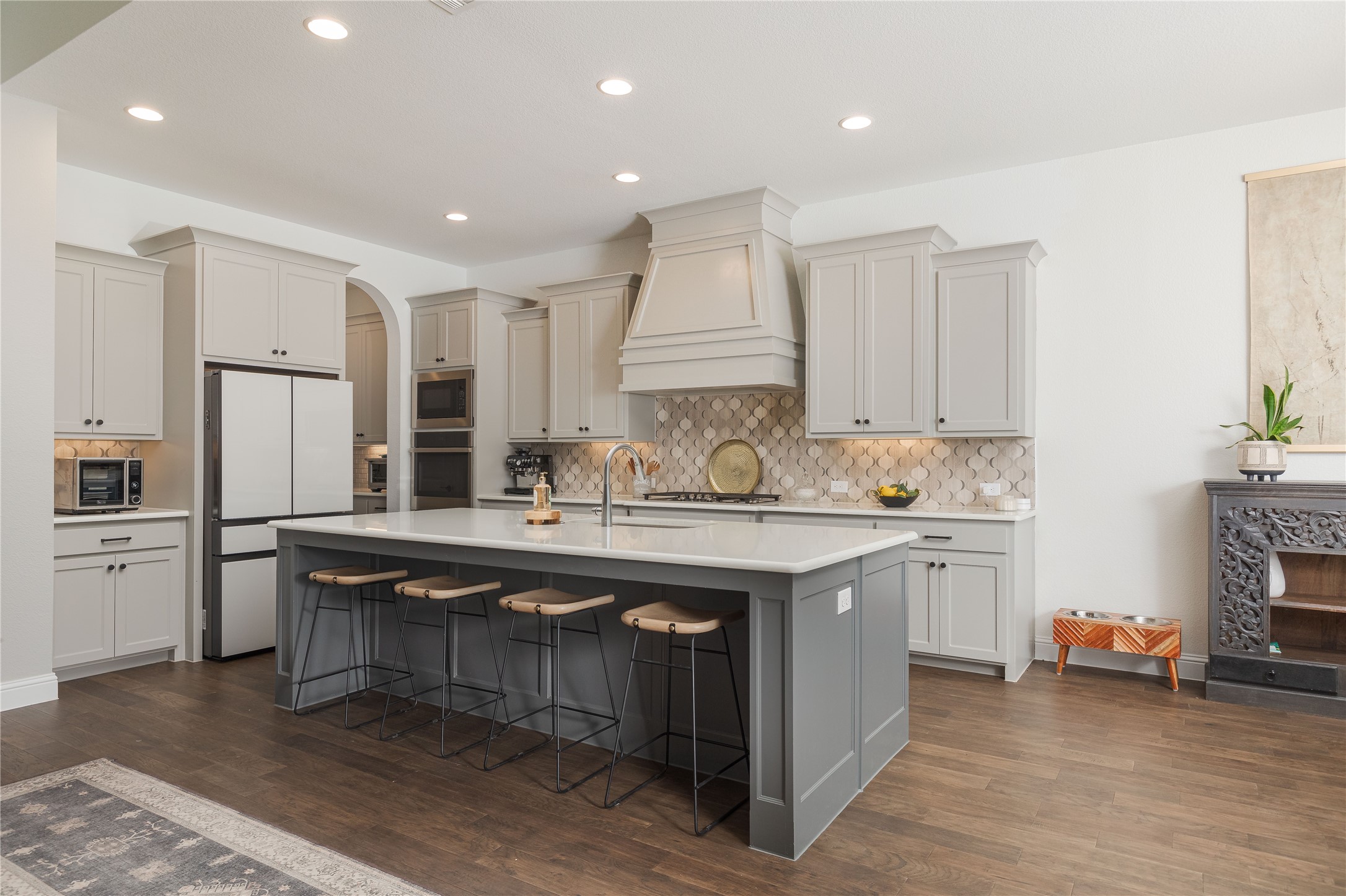 2711 Meadowbrook Boulevard