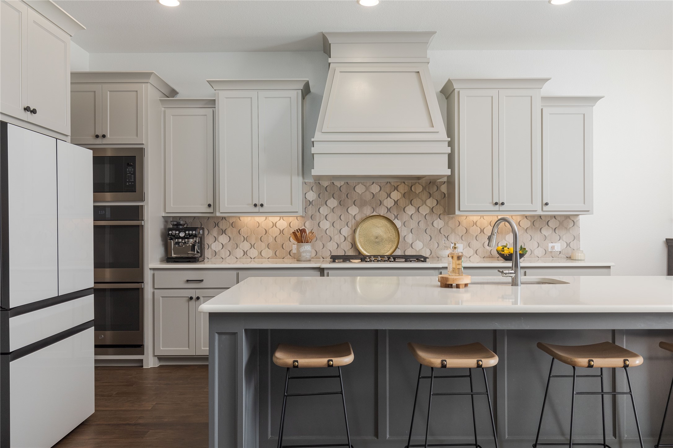 2711 Meadowbrook Boulevard