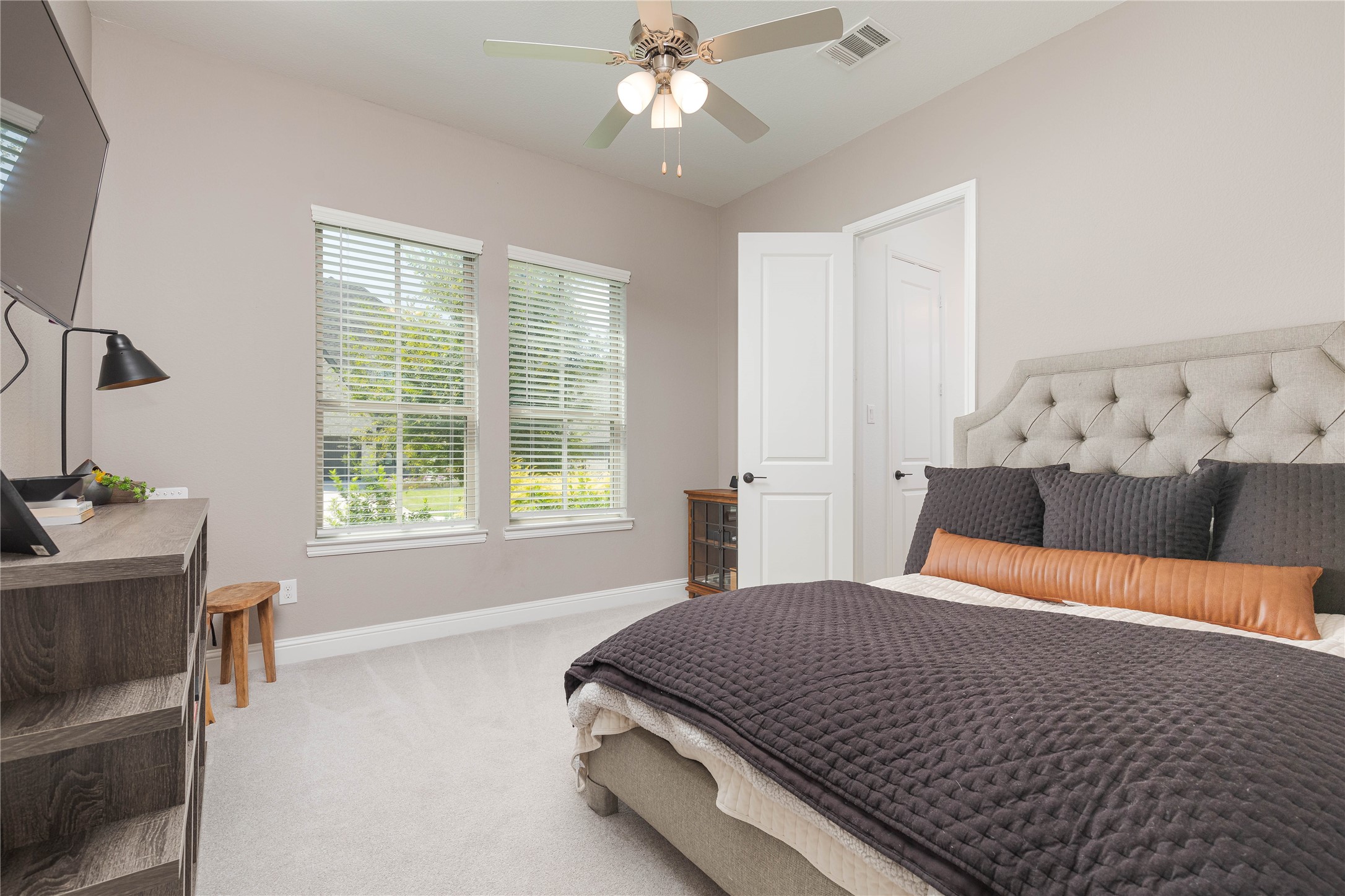 2711 Meadowbrook Boulevard