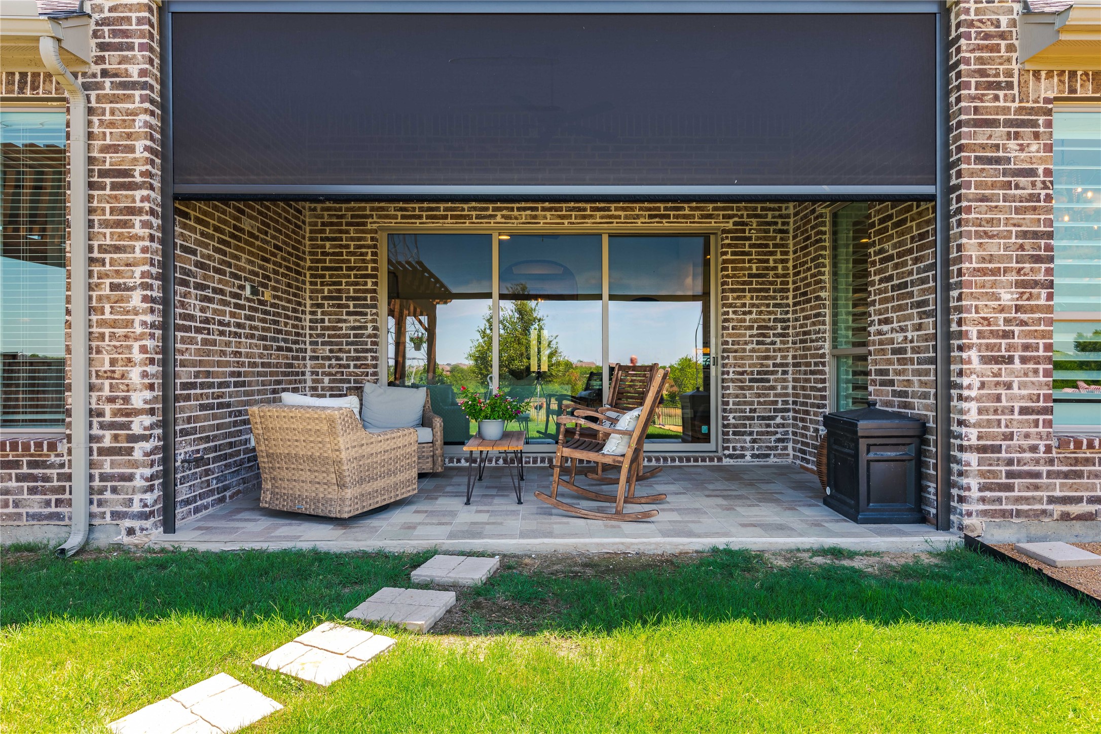 2711 Meadowbrook Boulevard