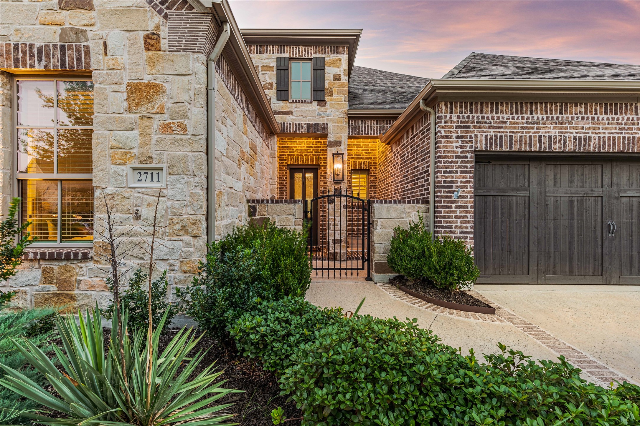 2711 Meadowbrook Boulevard