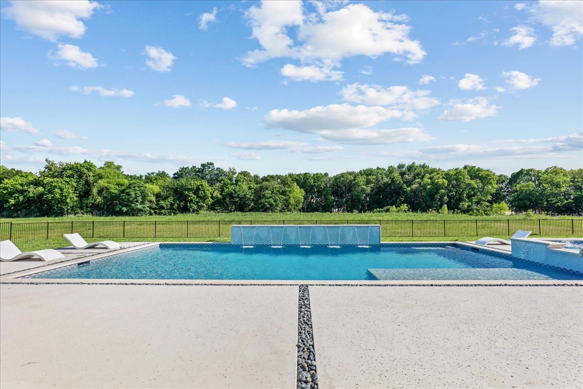 915 Bentwater Drive