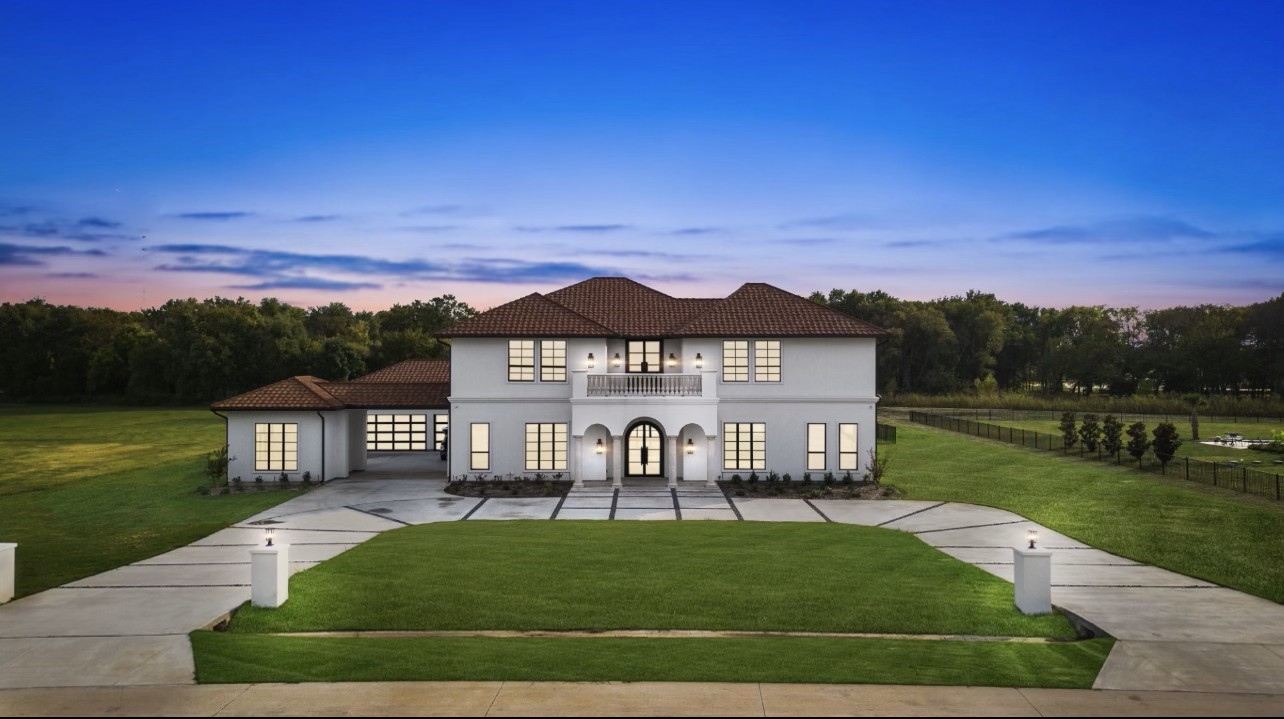 915 Bentwater Drive
