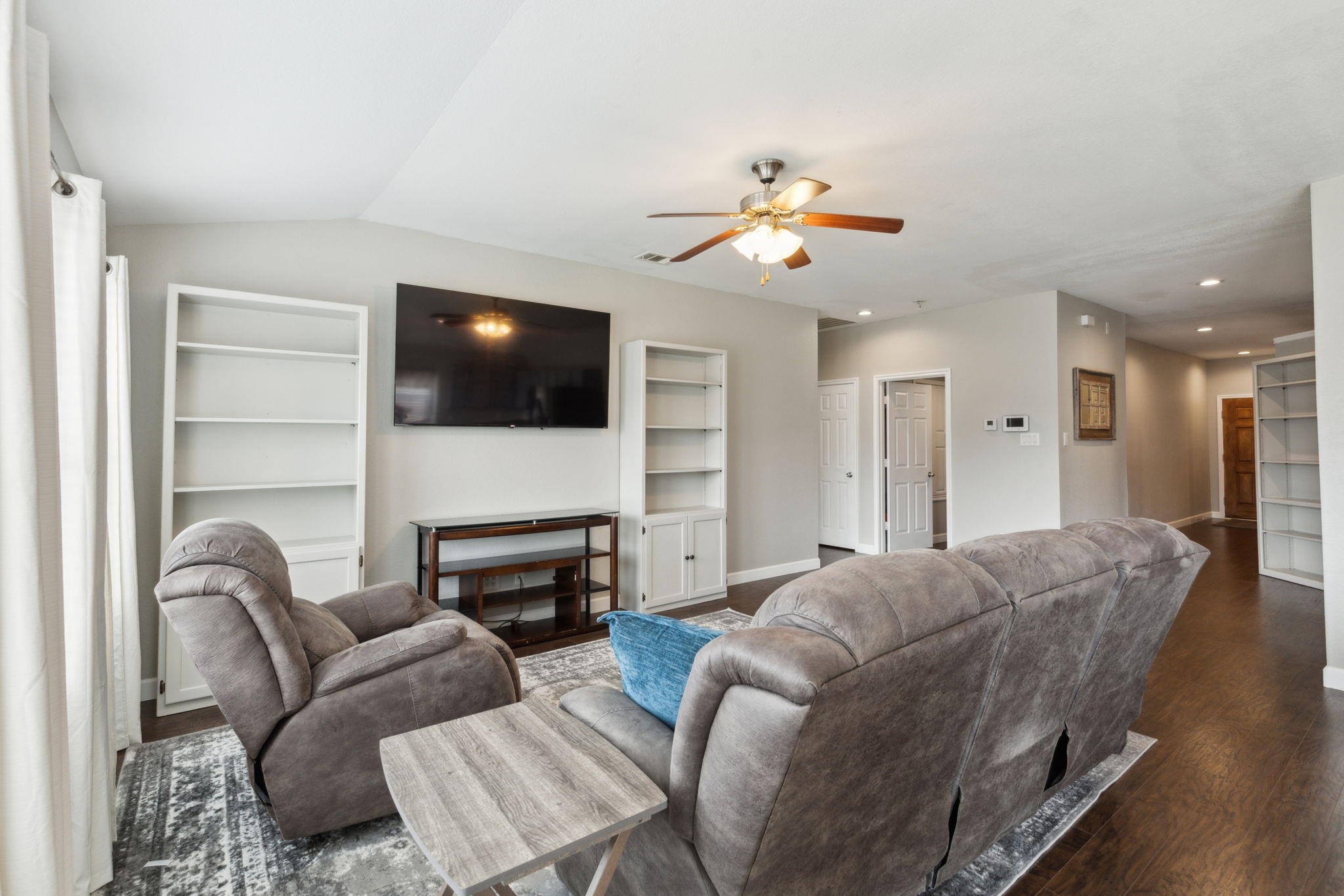1711 White Mountain Way