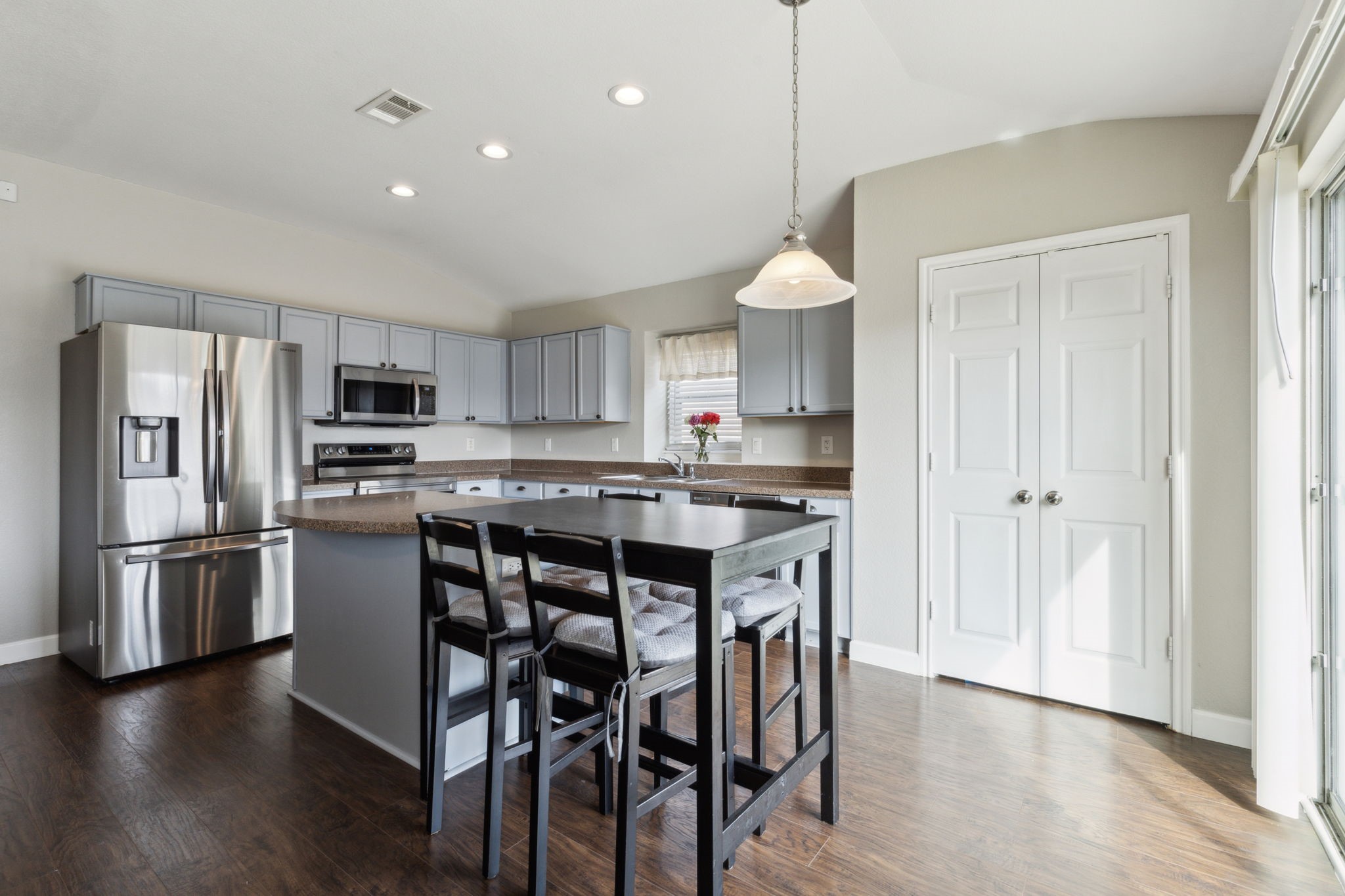 1711 White Mountain Way
