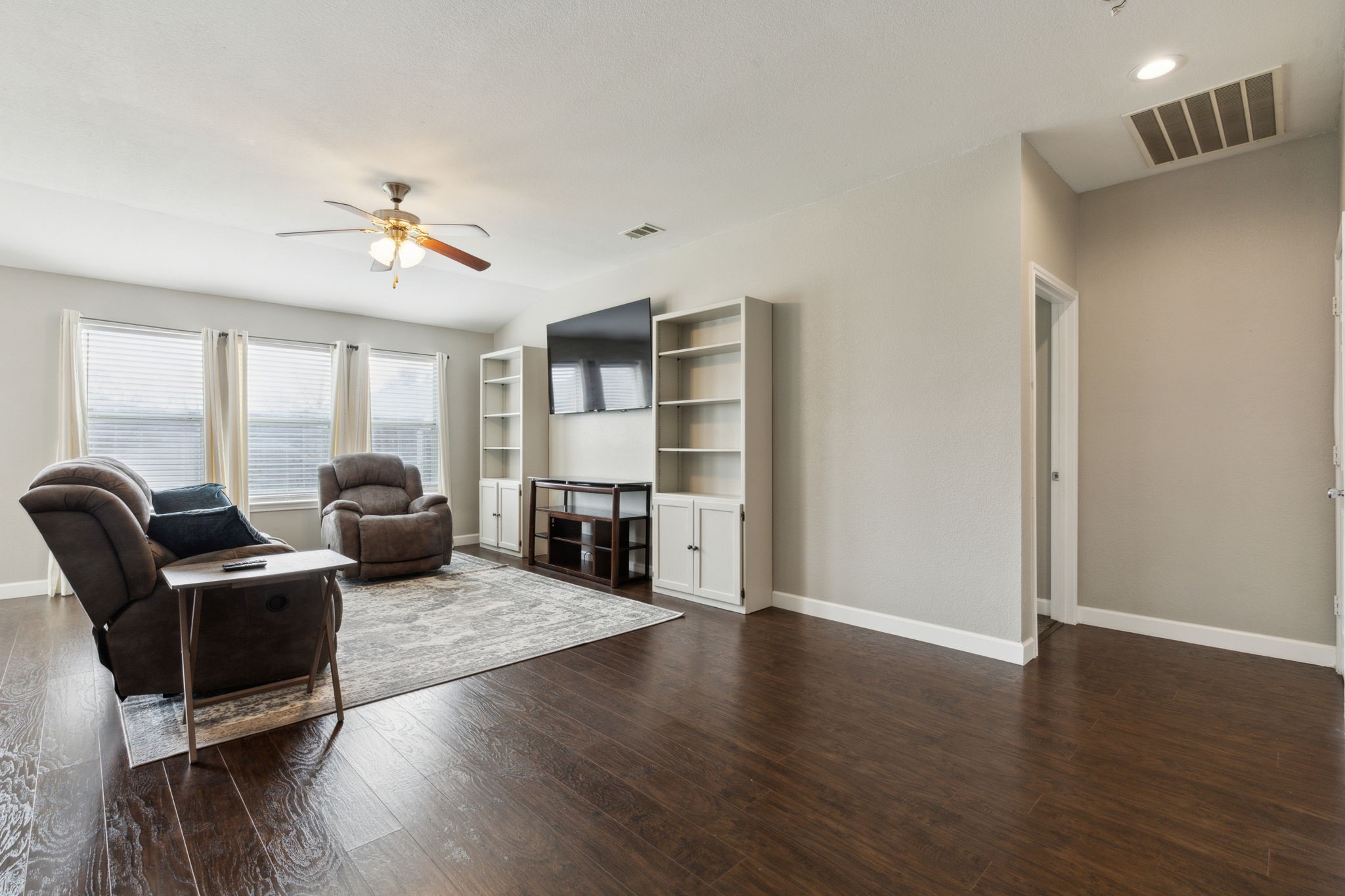 1711 White Mountain Way