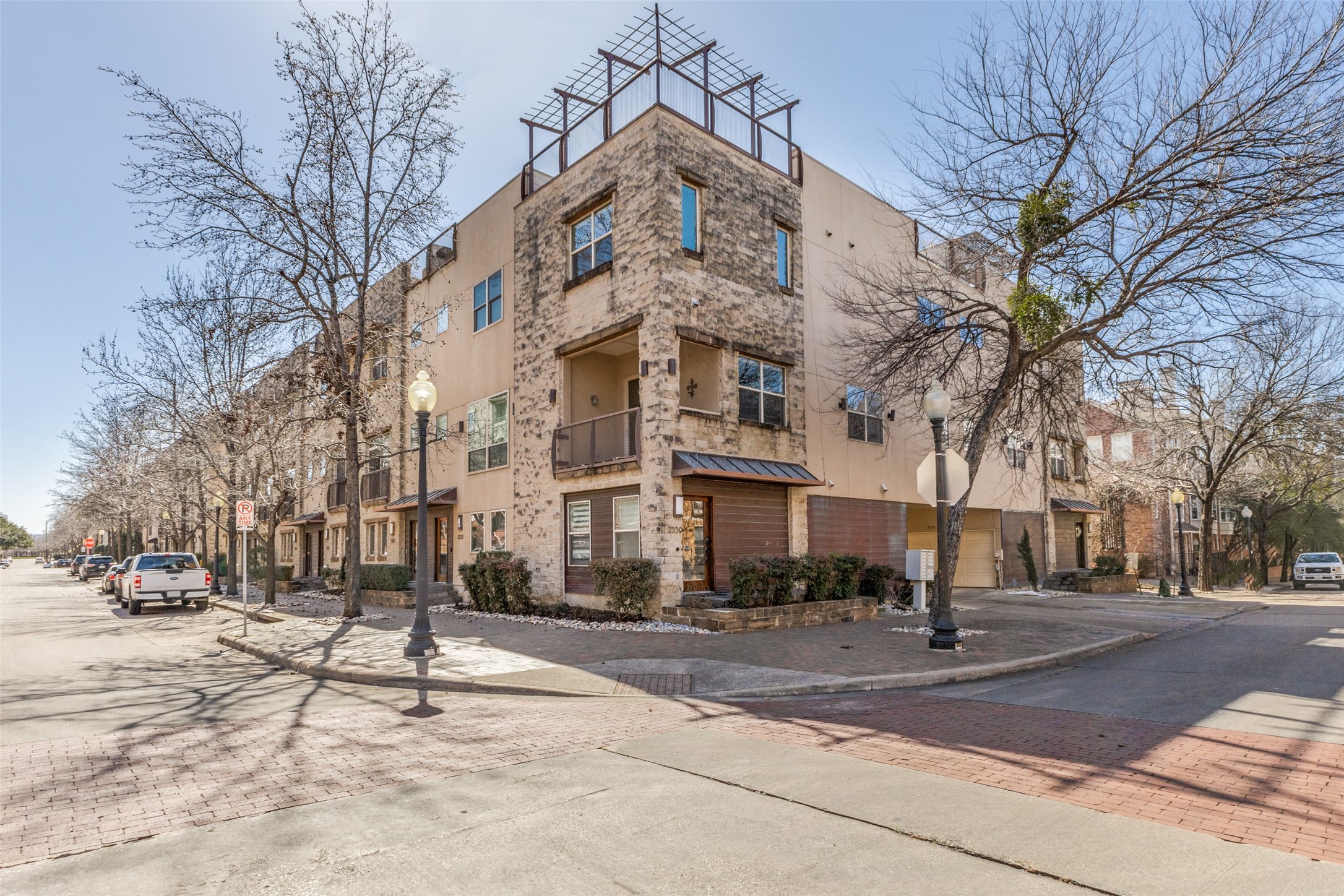 2339 Clark Street