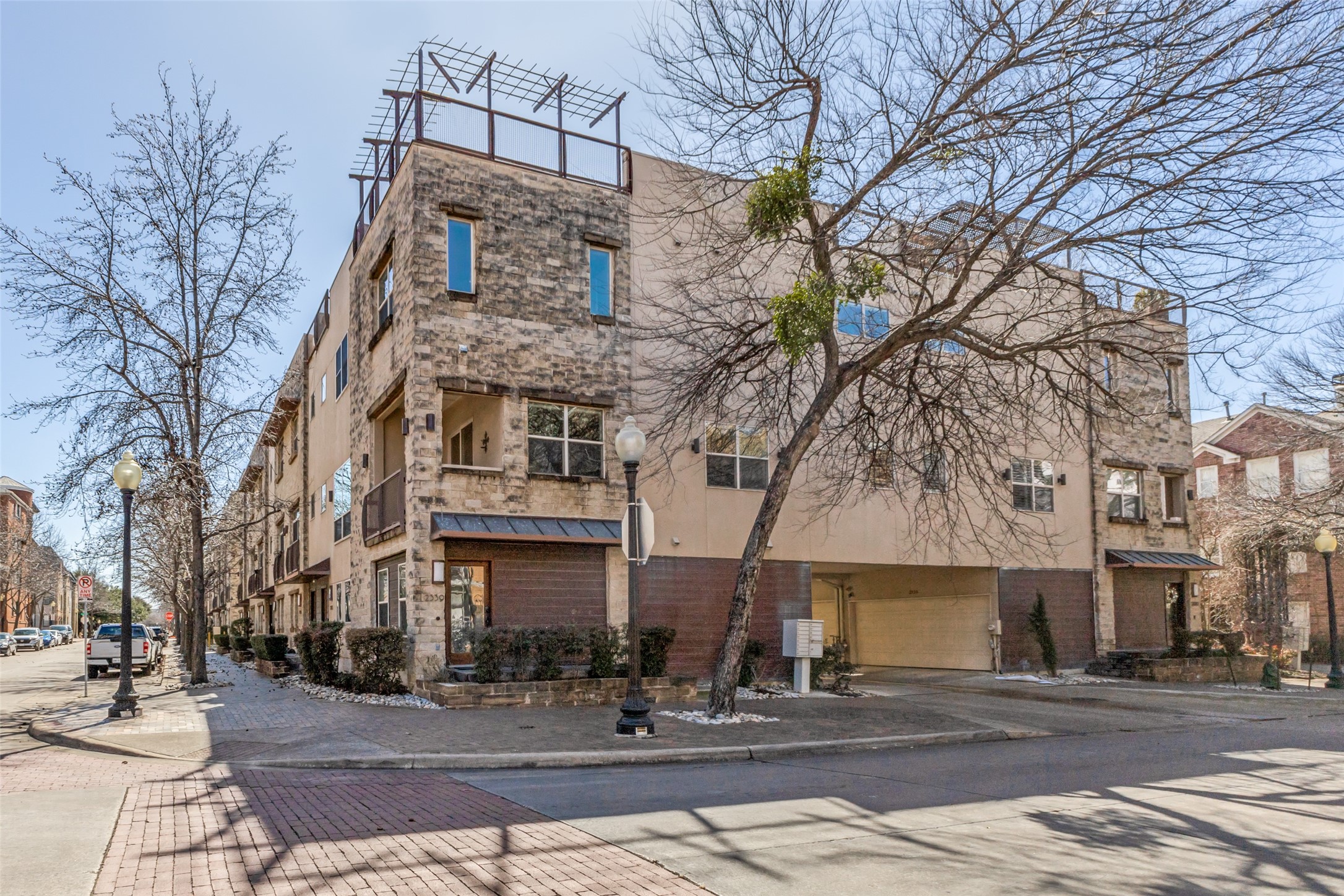 2339 Clark Street