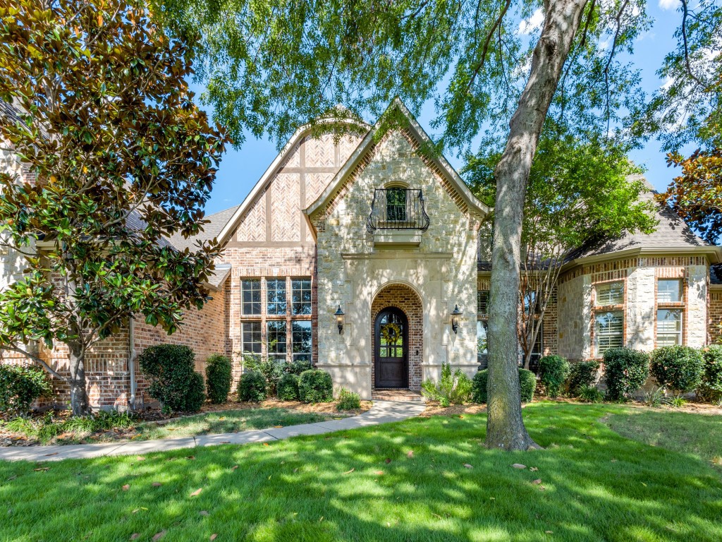 3206 Twin Lakes Drive