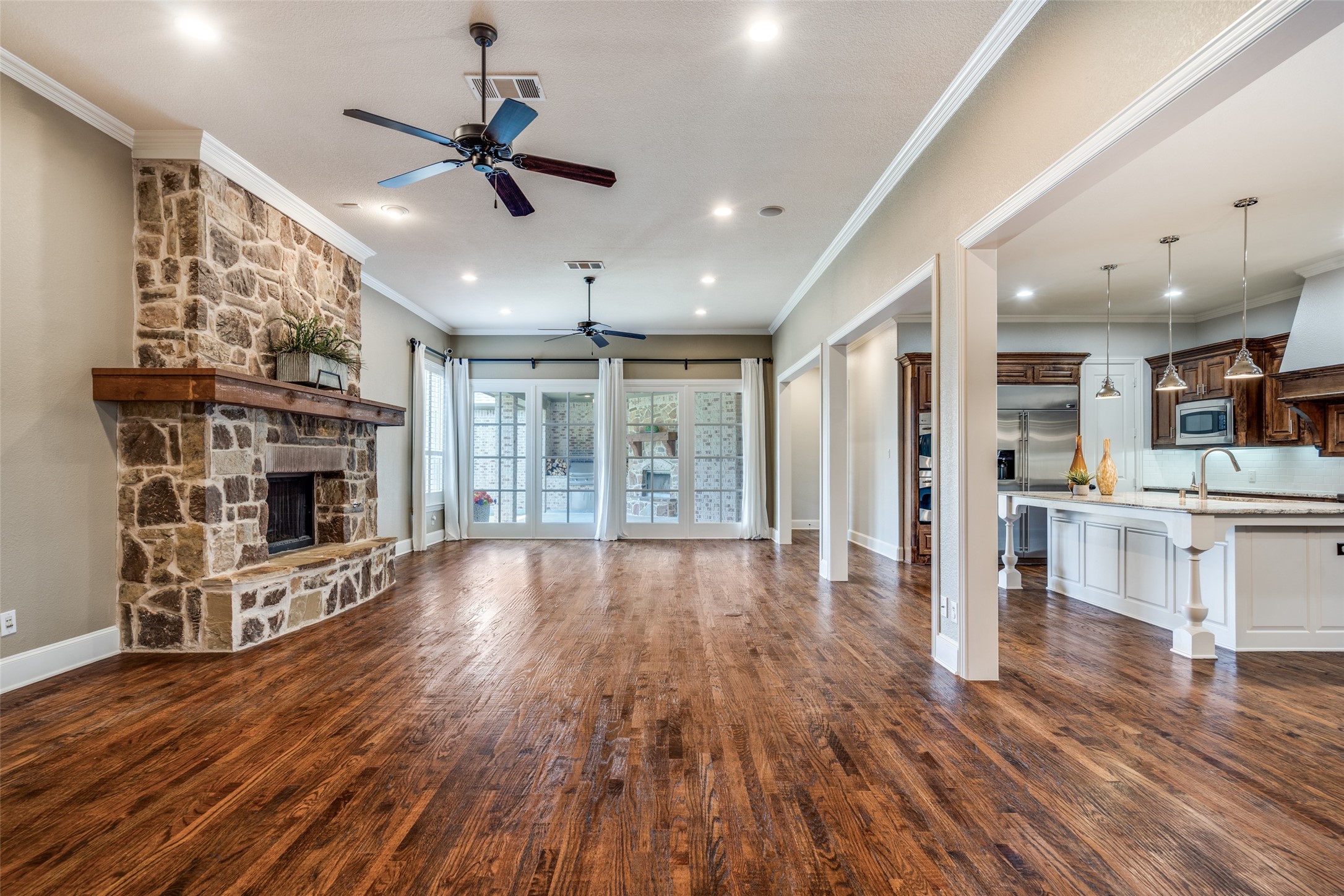 2204 Emerson Lane