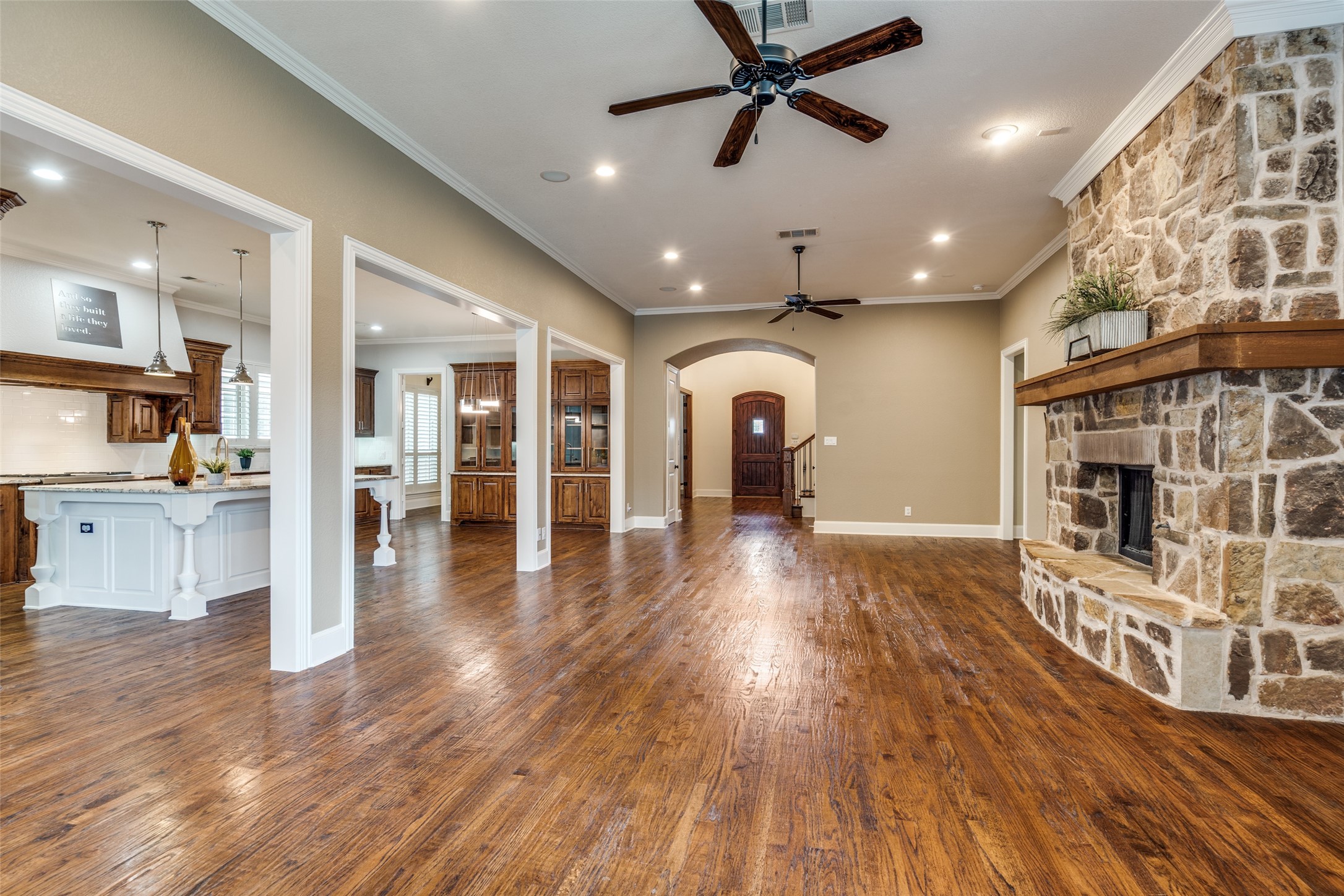 2204 Emerson Lane