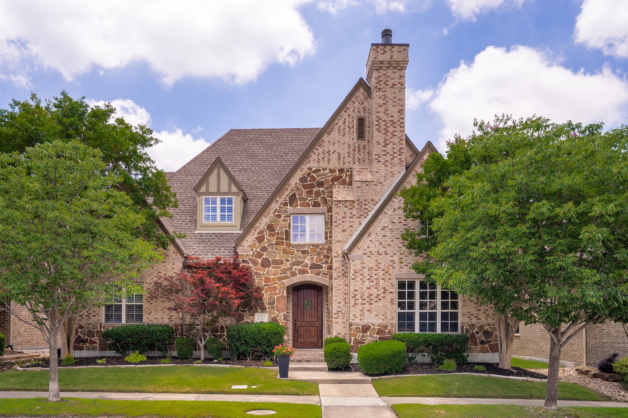 2204 Emerson Lane