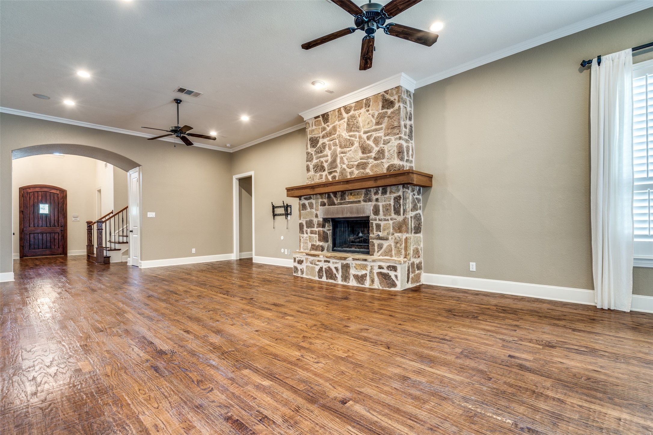 2204 Emerson Lane