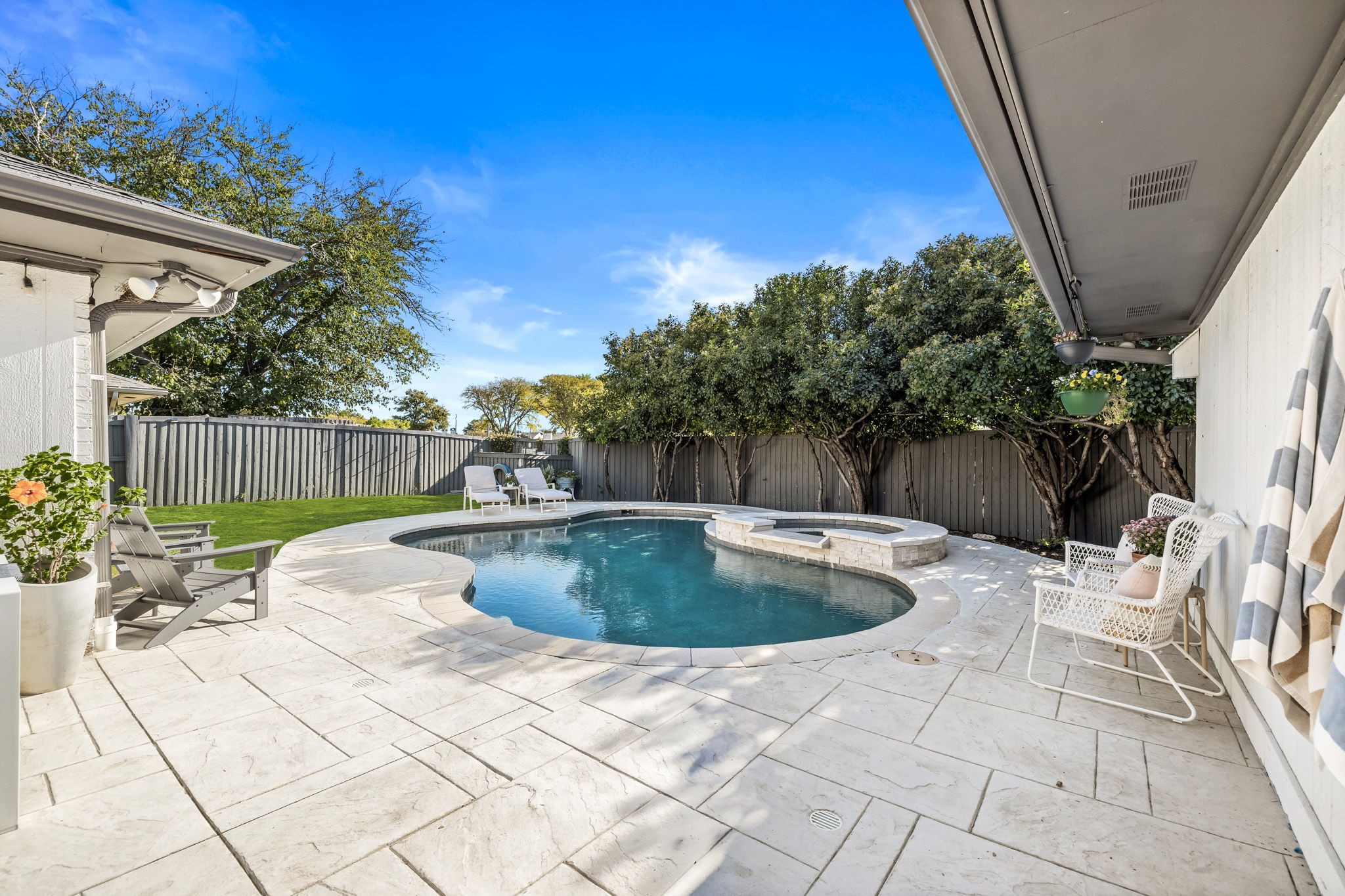 2912 Knollwood Drive