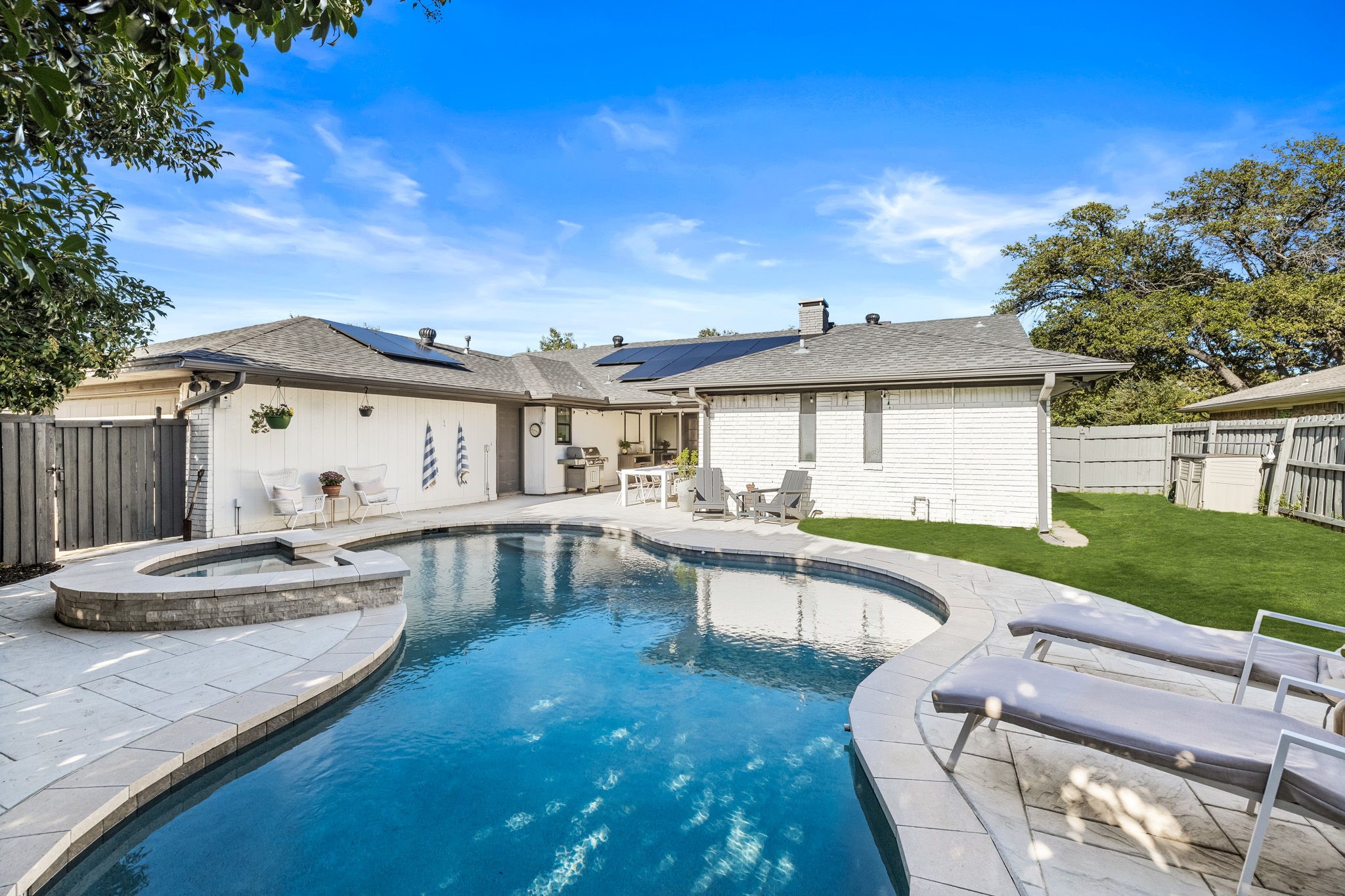 2912 Knollwood Drive