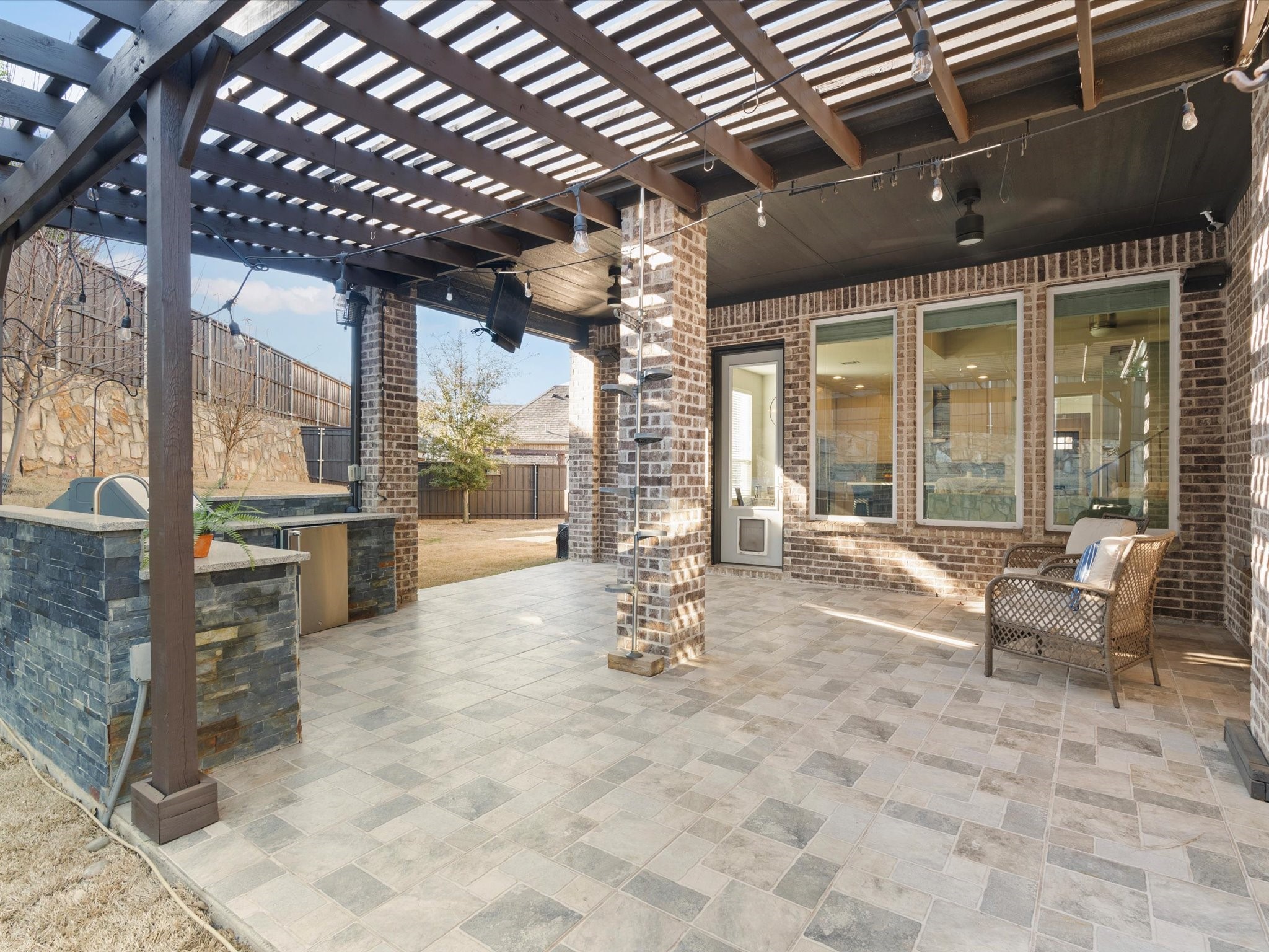 883 Alfred Court