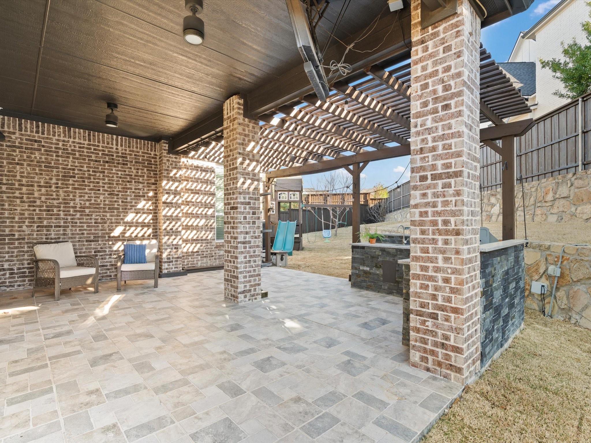883 Alfred Court