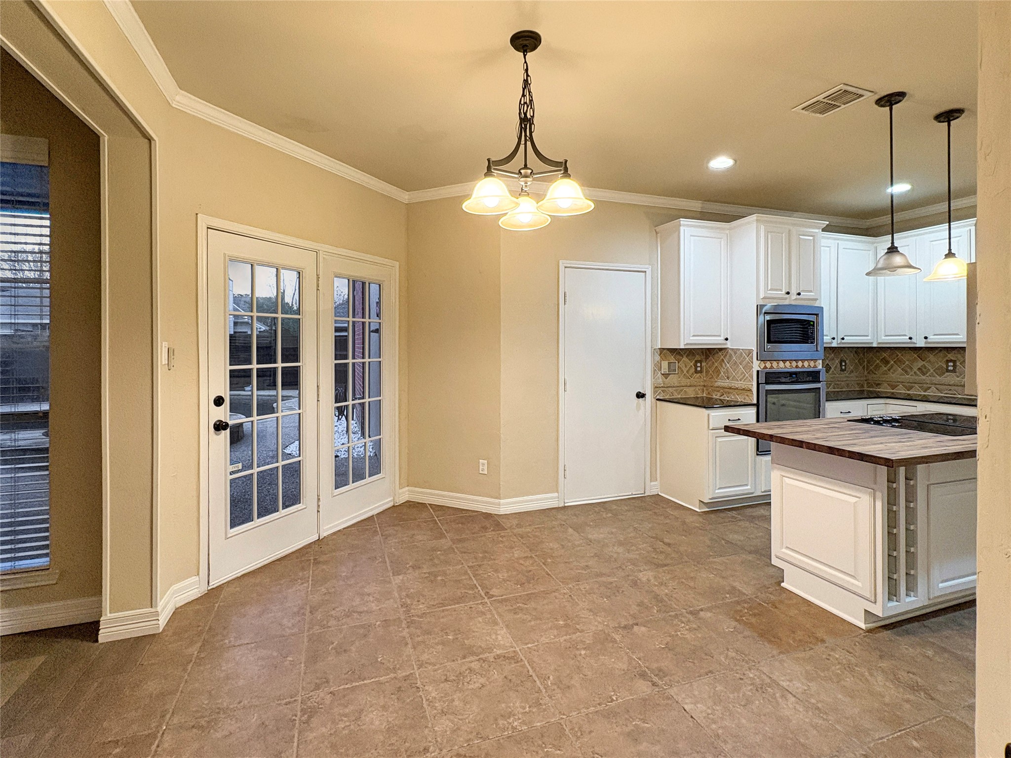 11612 Alexandria Drive