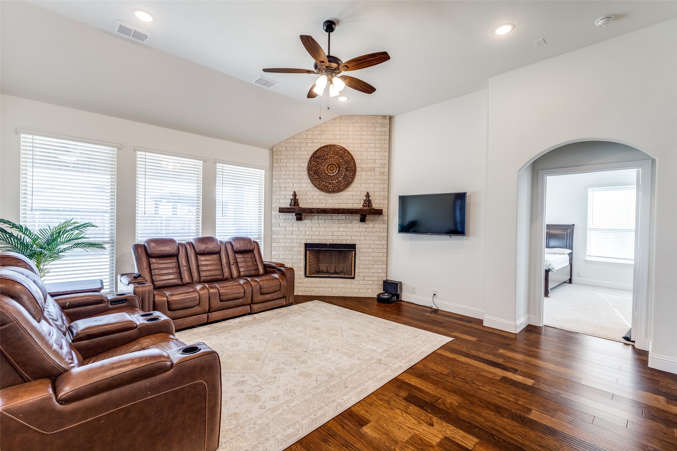 1708 Benny Lane