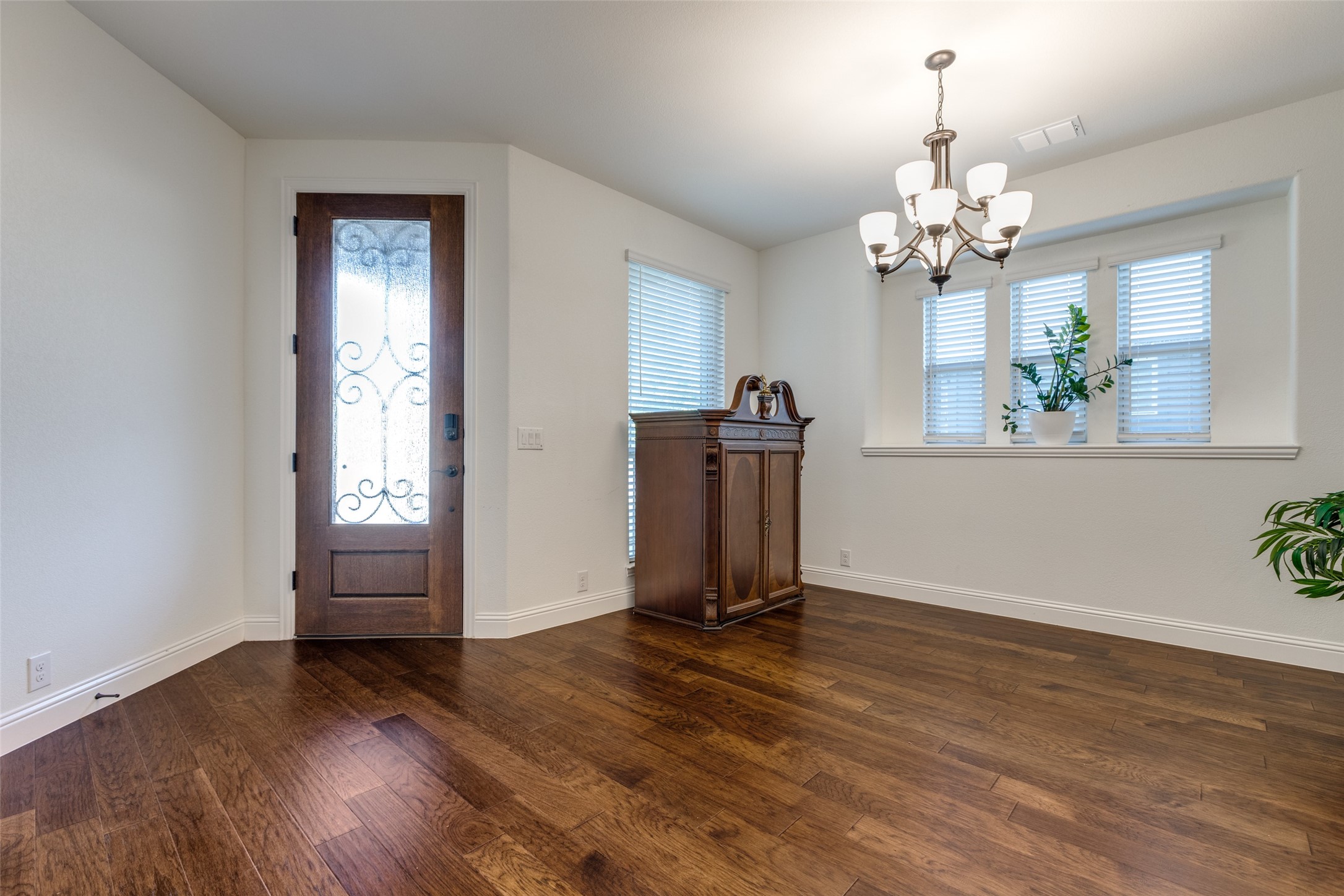 1708 Benny Lane