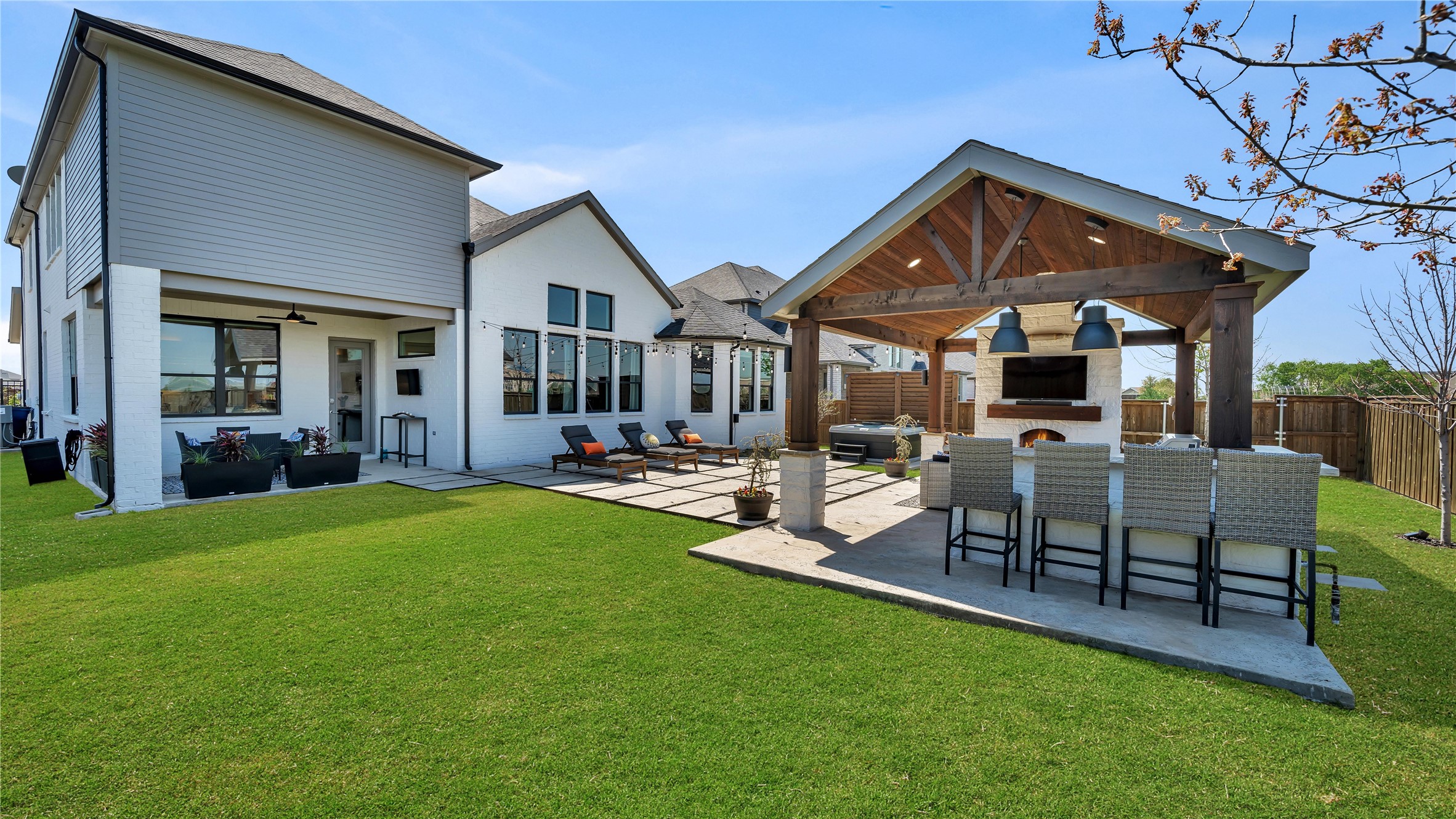 2452 Horsetail Road