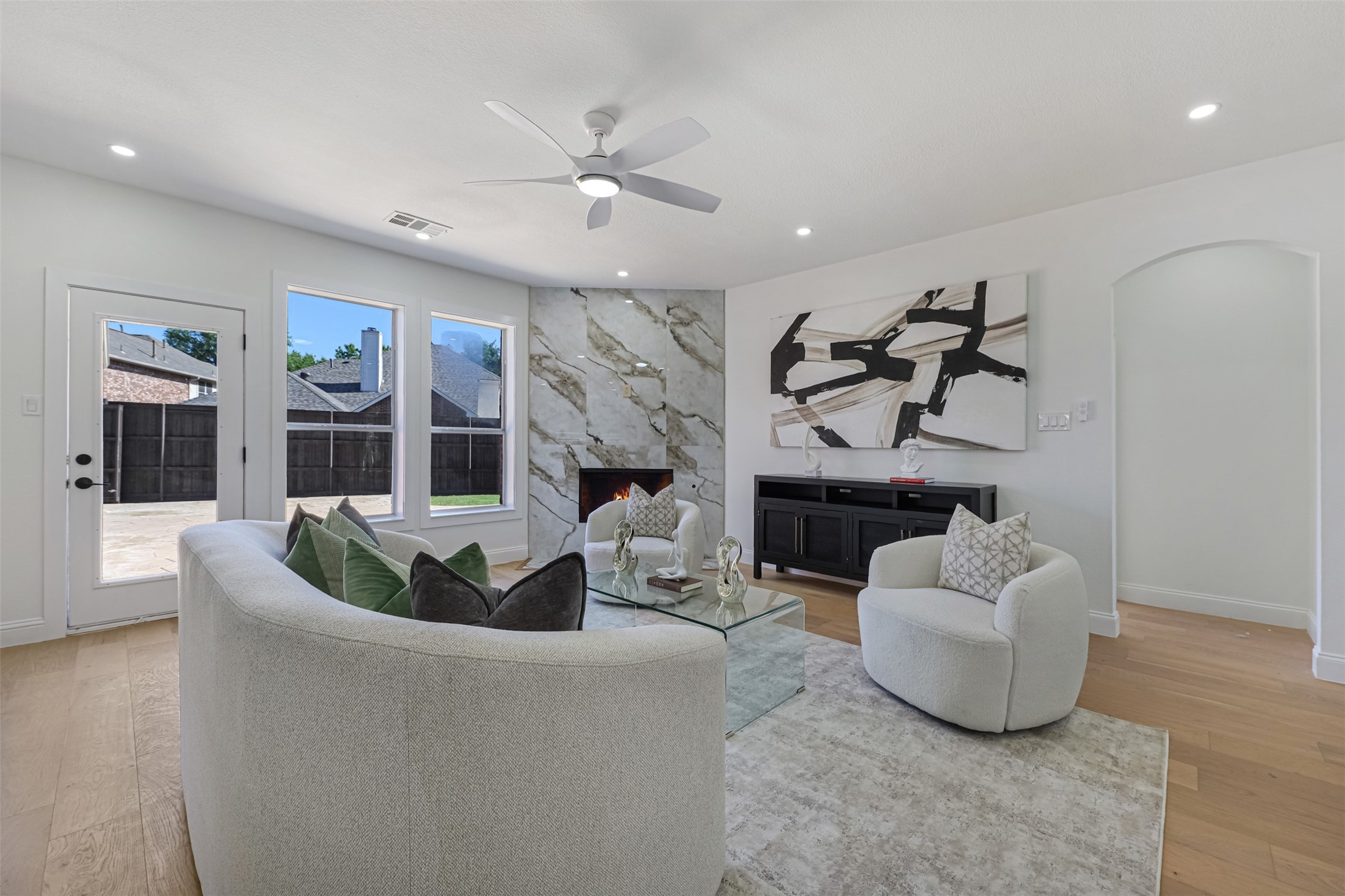 3933 Harbor Drive