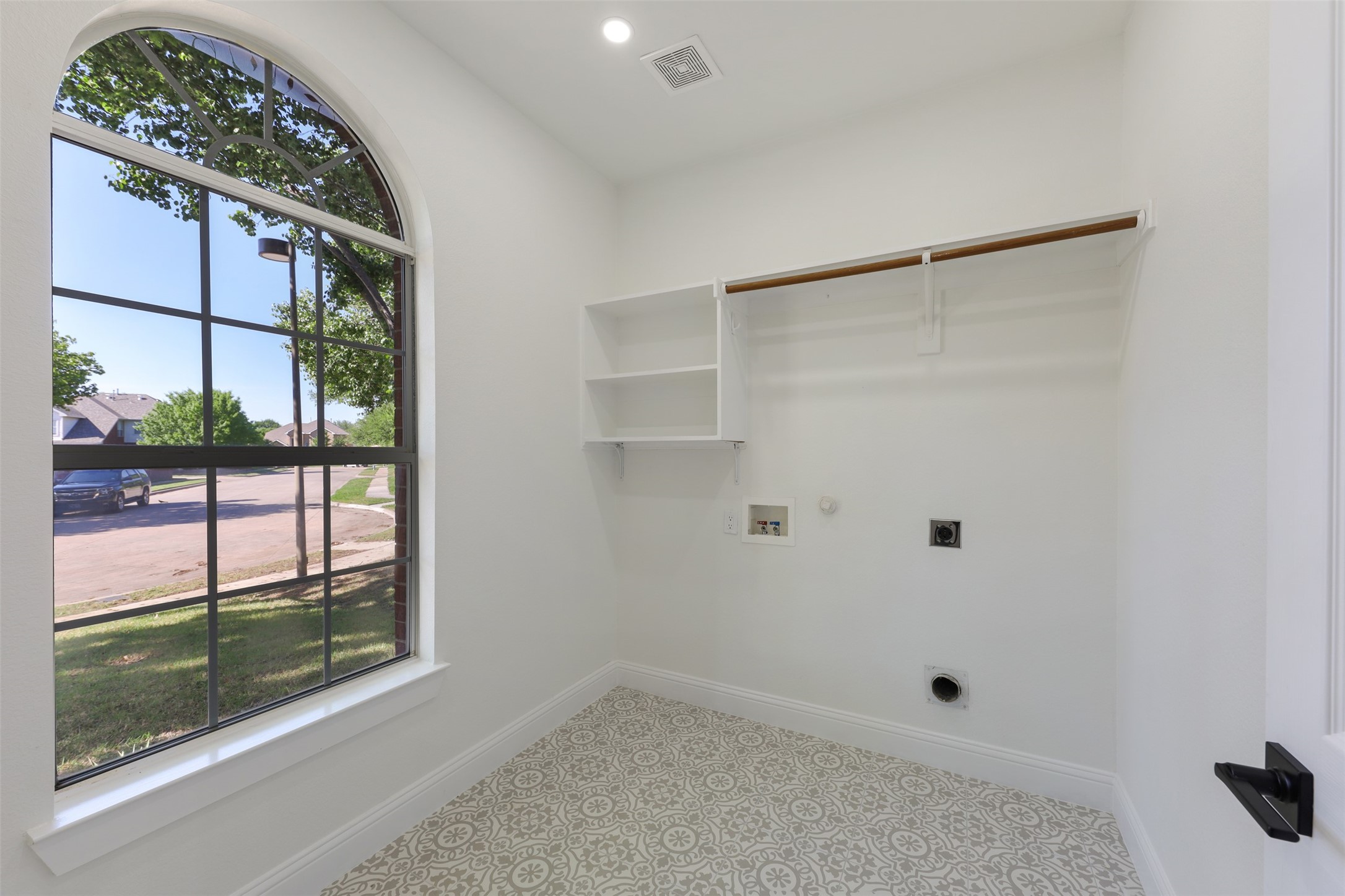 3933 Harbor Drive