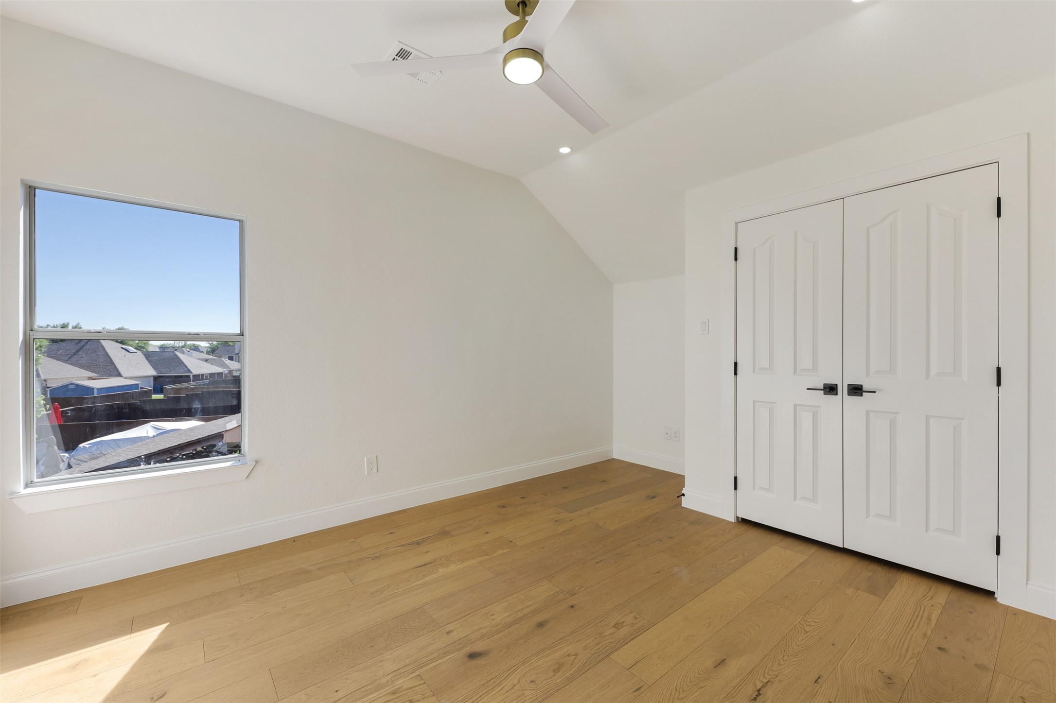 3933 Harbor Drive
