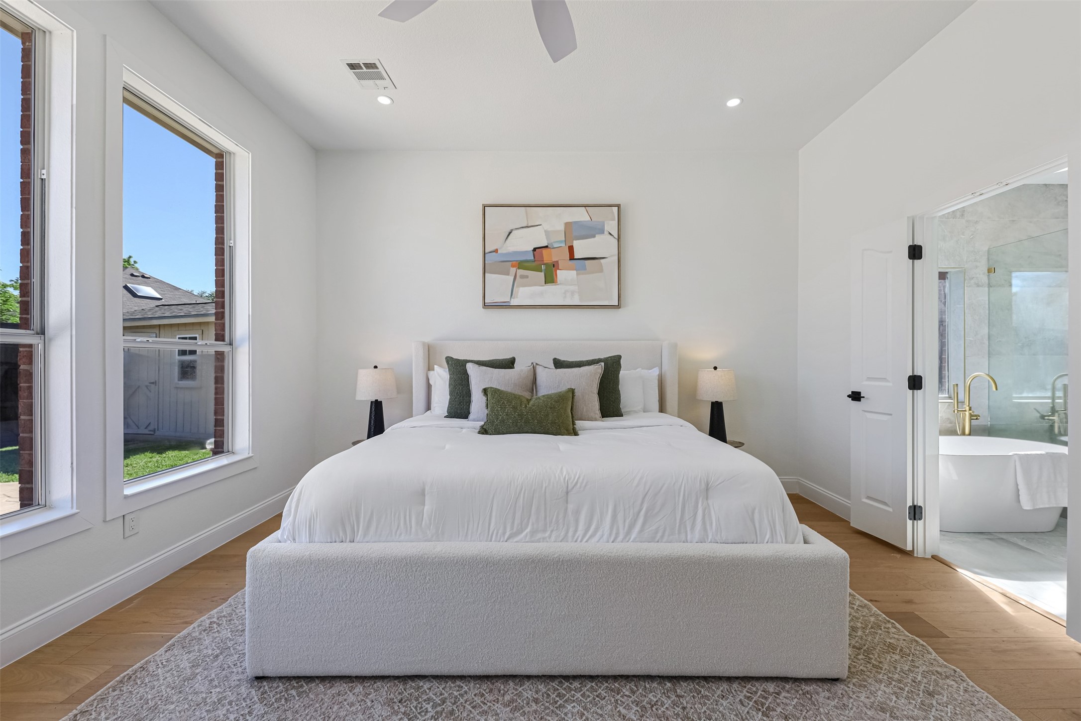3933 Harbor Drive