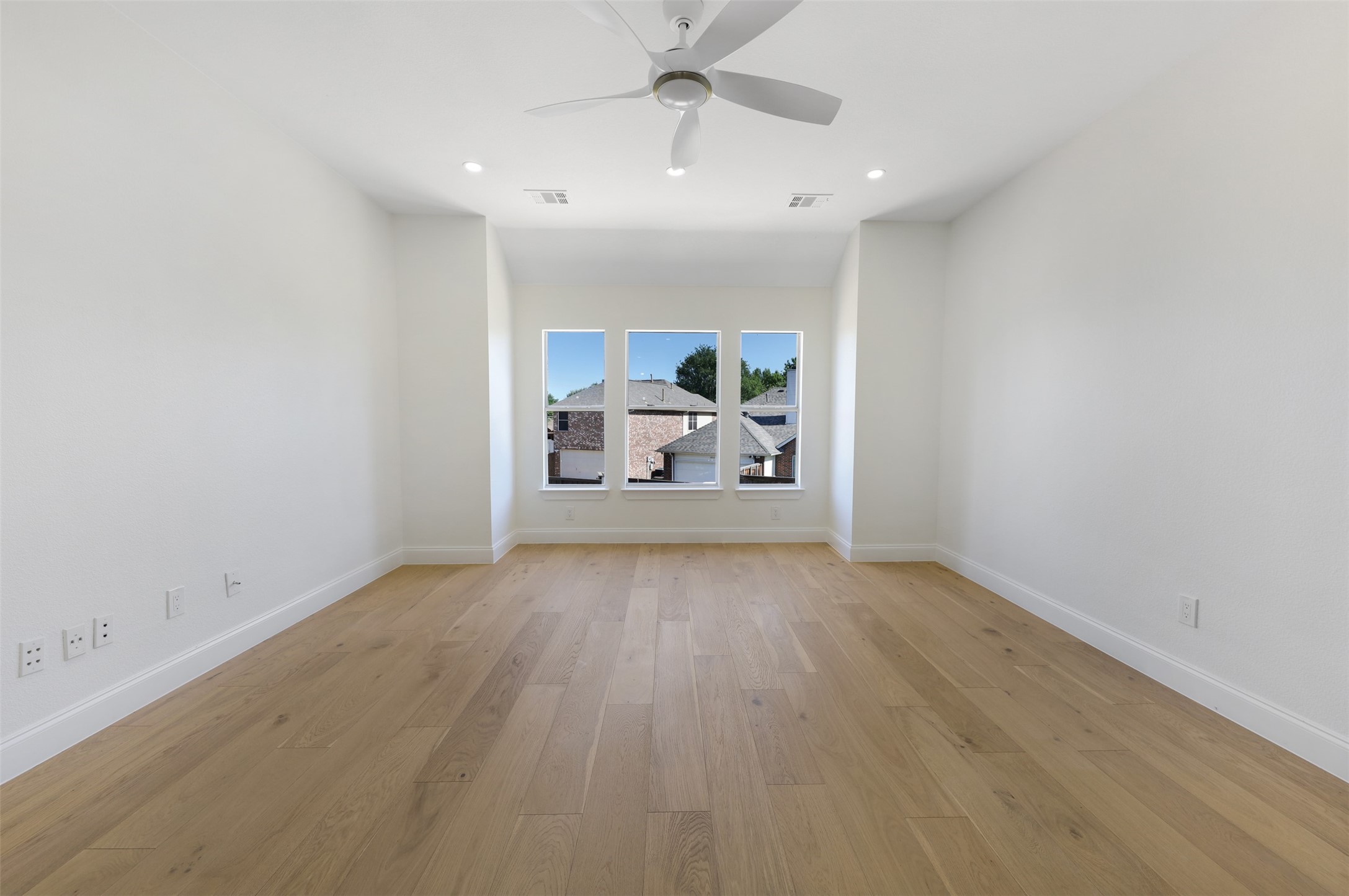 3933 Harbor Drive