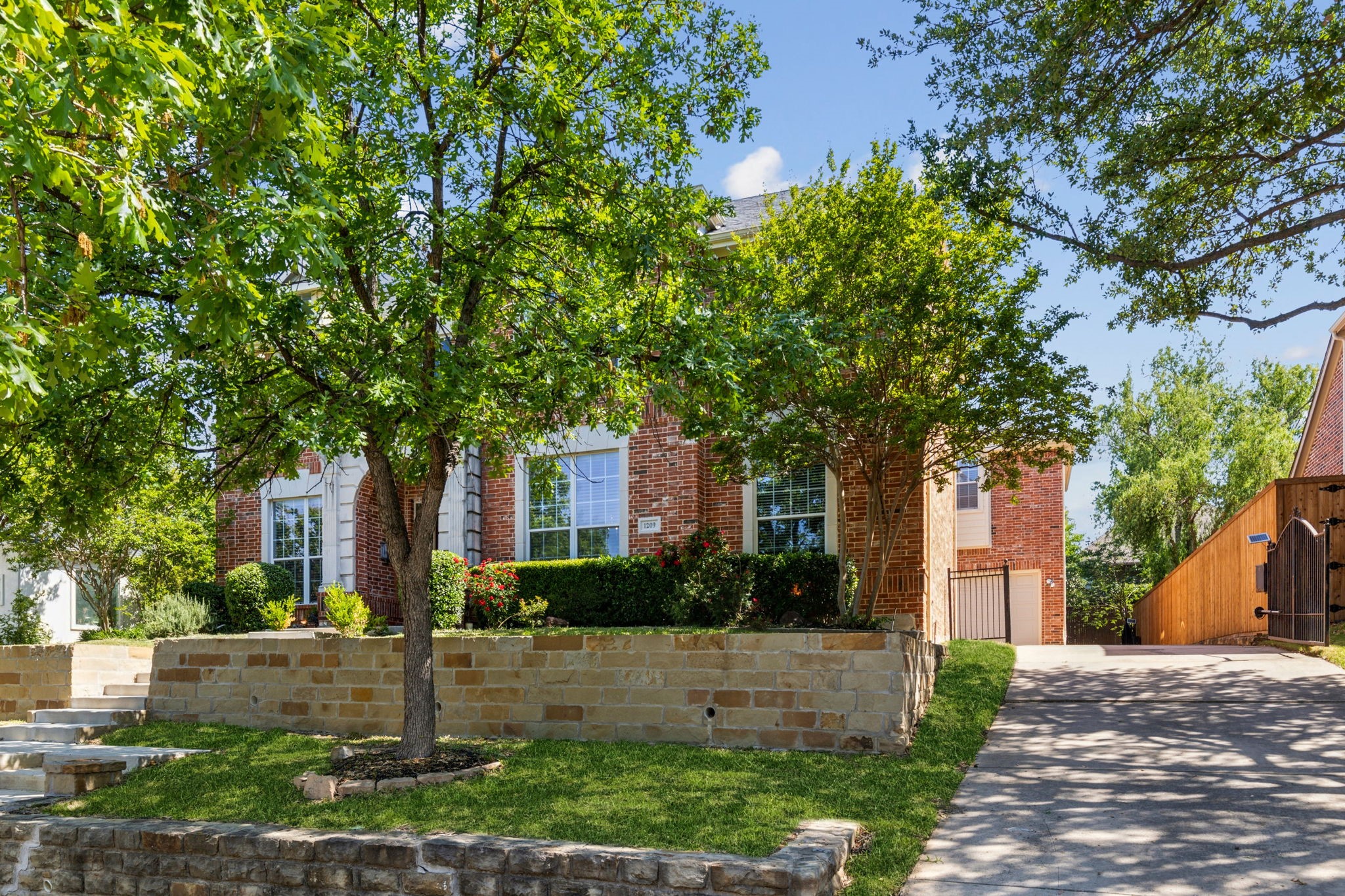 1209 Queen Peggy Lane