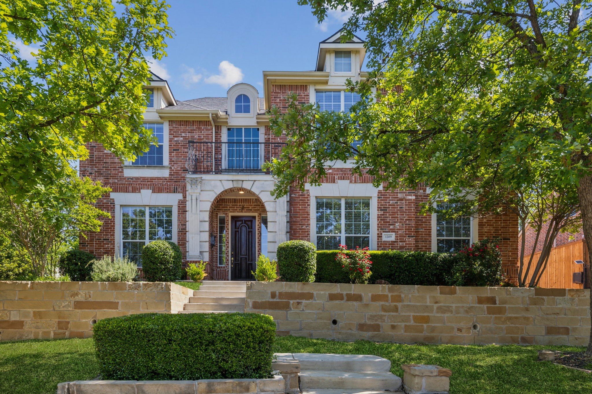 1209 Queen Peggy Lane