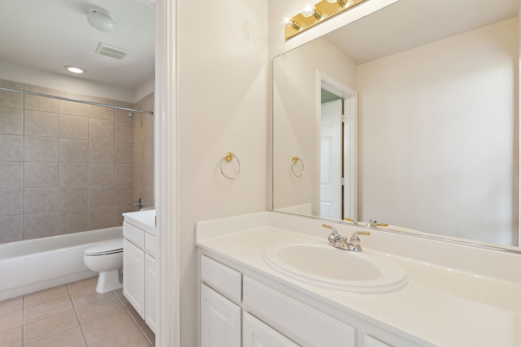 1209 Queen Peggy Lane