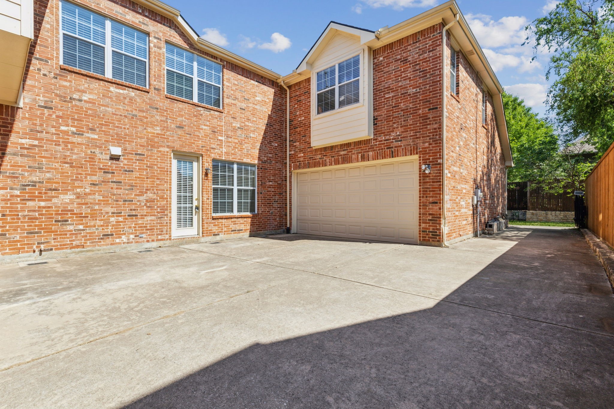 1209 Queen Peggy Lane