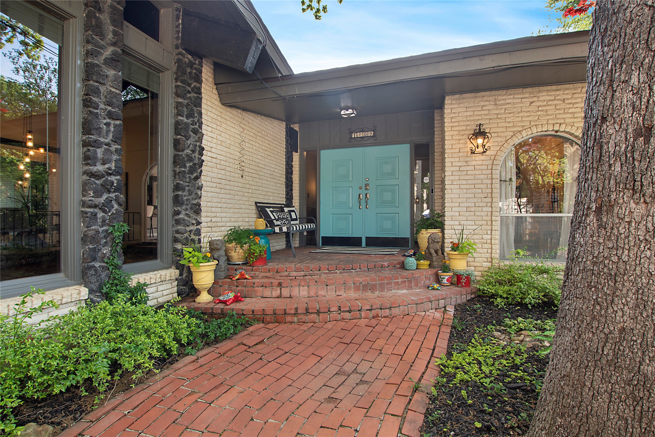 1709 Spring Lake Drive